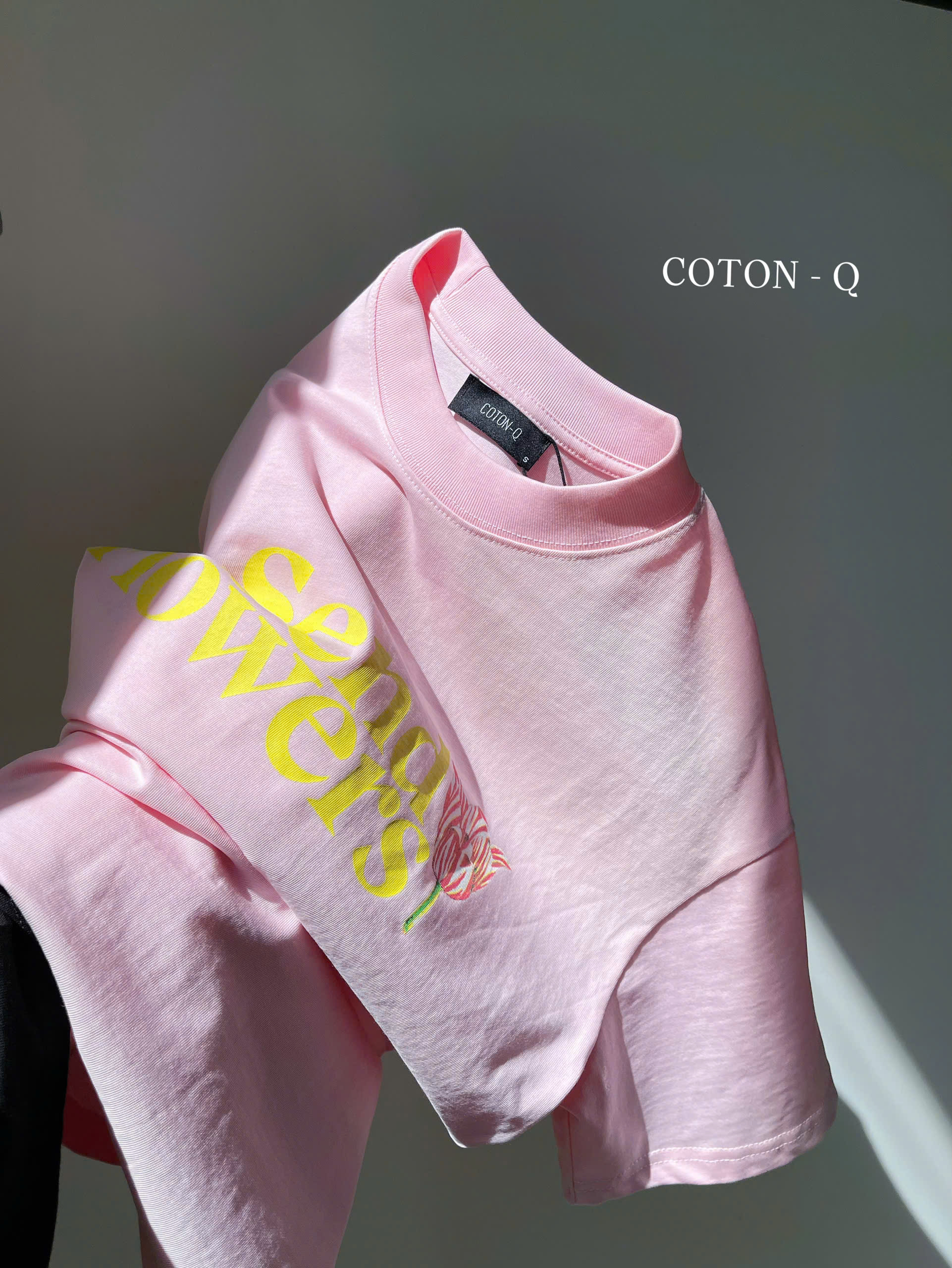 Áo thun hồng nhạt in chữ hoa sau_thumbnail_6