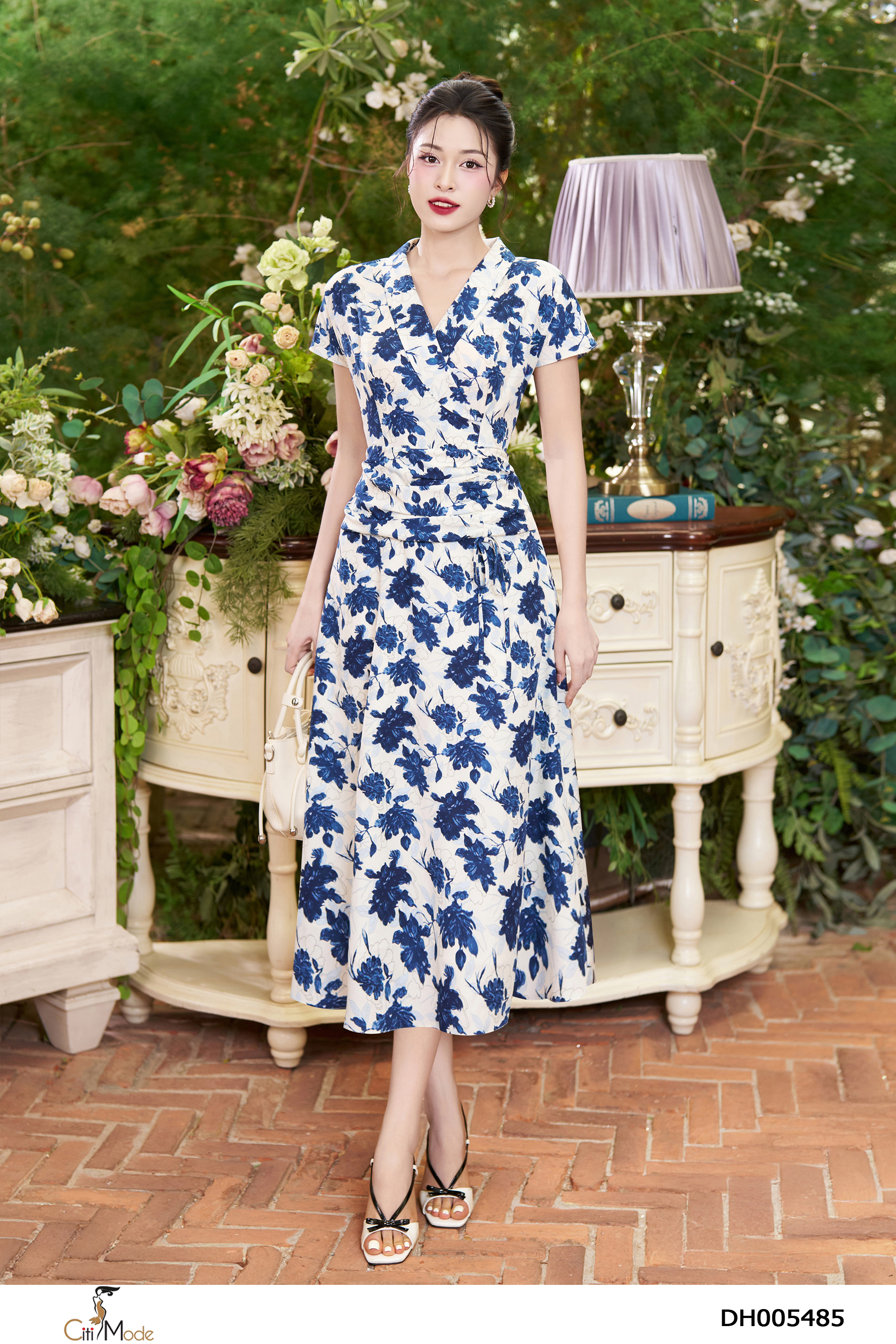 Đầm xòe họa tiết tím than cổ vest tay chờm nhún eo_thumbnail_3