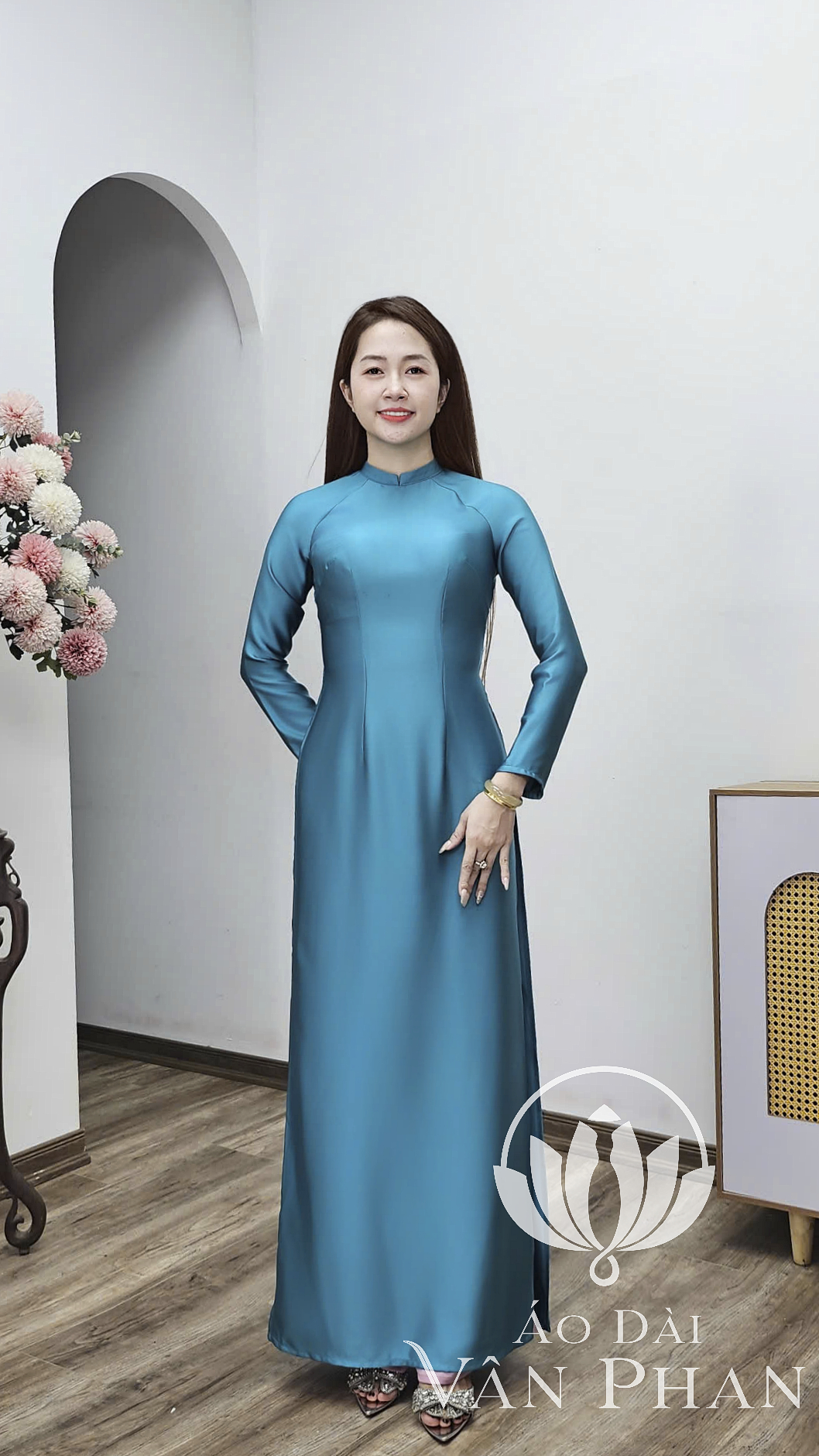 A3103 áo dài cổ 2p tay dài lụa tô châu xanh lí_thumbnail_2