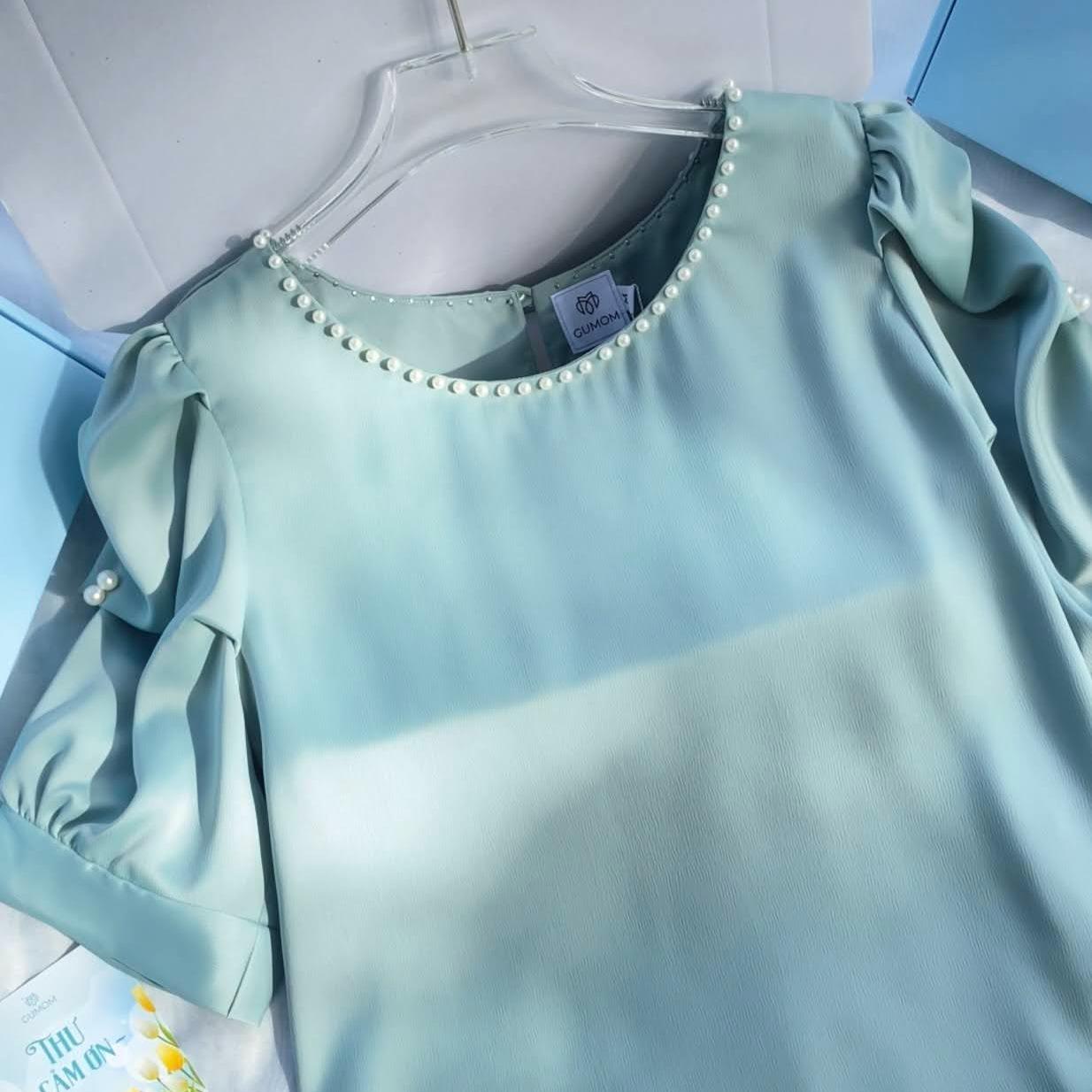 GUMOM - Áo Kiểu Trung Niên U50 U60 Cao Cấp Cổ Tròn Đính Ngọc Áo tặng mẹ Sang Trọng Cho Nữ - Women Nhung Kem Xanh Nho Tua Rua Top Voi_thumbnail_2