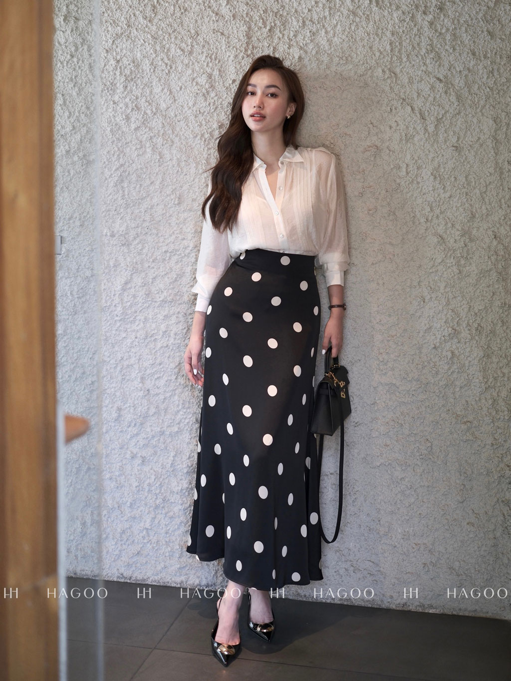 Chân váy lụa đuôi cá chấm bi HAGOO