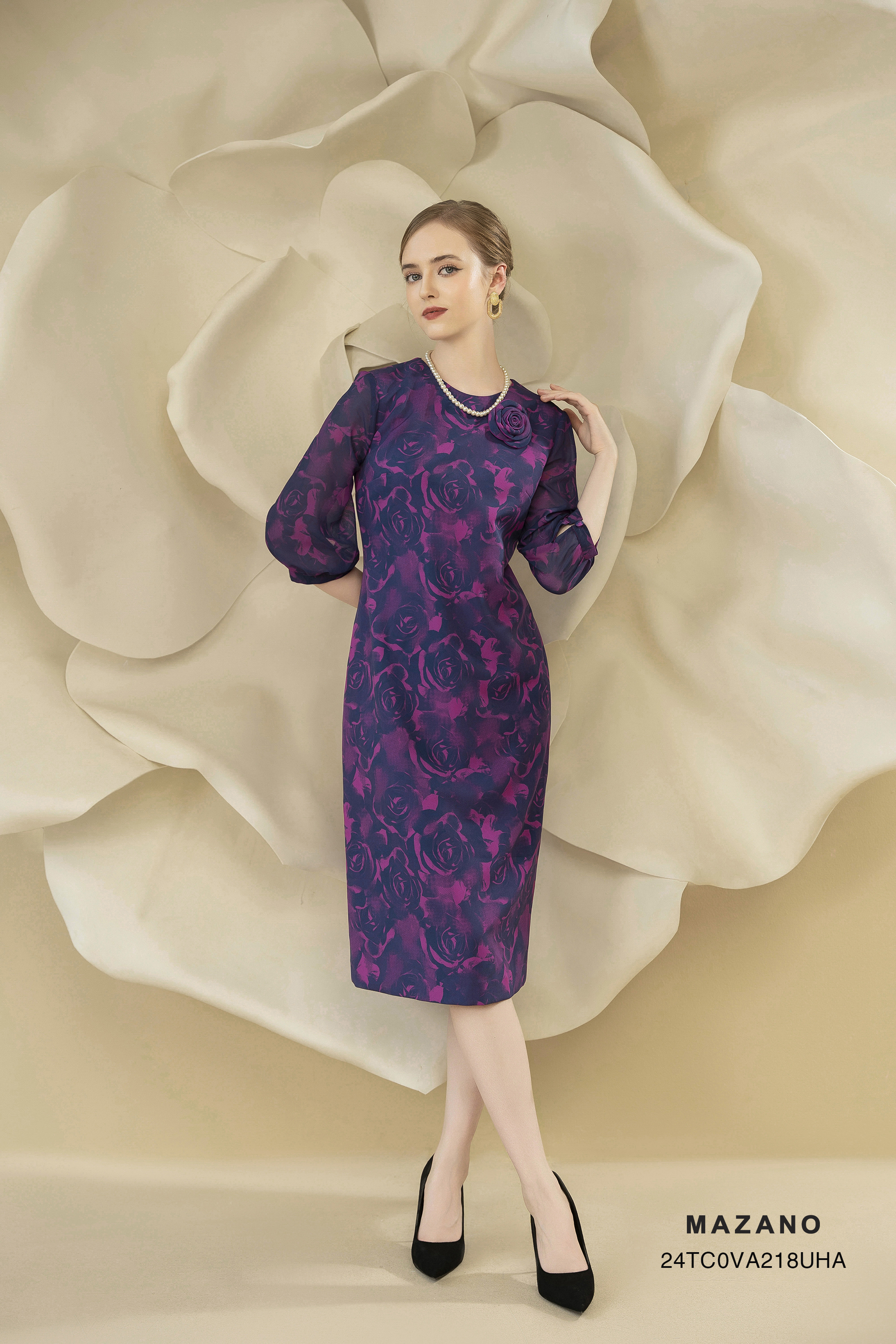 Váy Đầm suông Vải thô dày dặn kết hợp tay voan mỏng Họa tiết hoa hồng cách điệu Đính hoa cuốn Cổ tròn vừa Tay lỡ Dài tới bắp chân_thumbnail_3