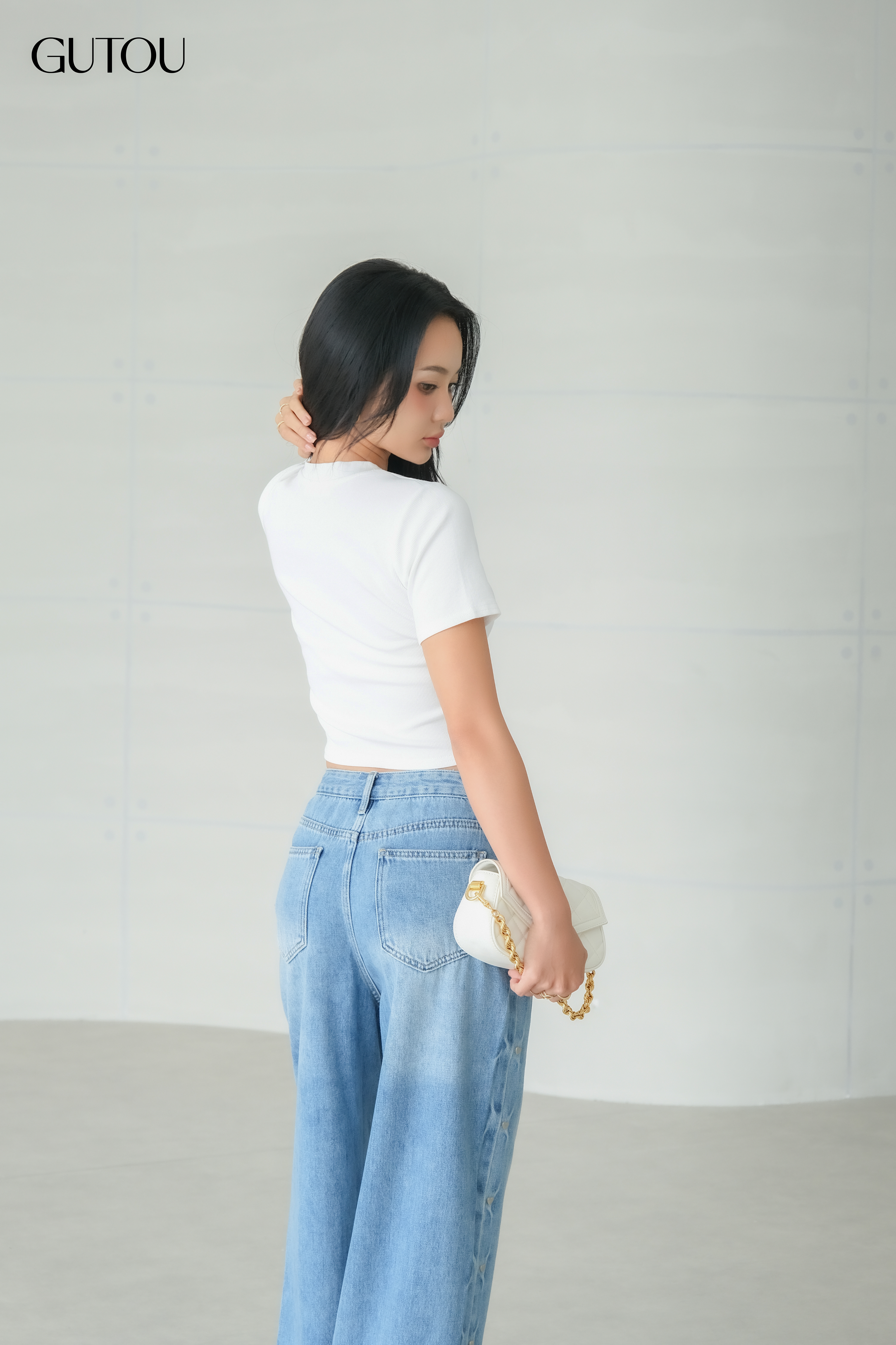 [GUTOU] Áo Thun Cổ Tròn Cutout Trái Tim_thumbnail_6