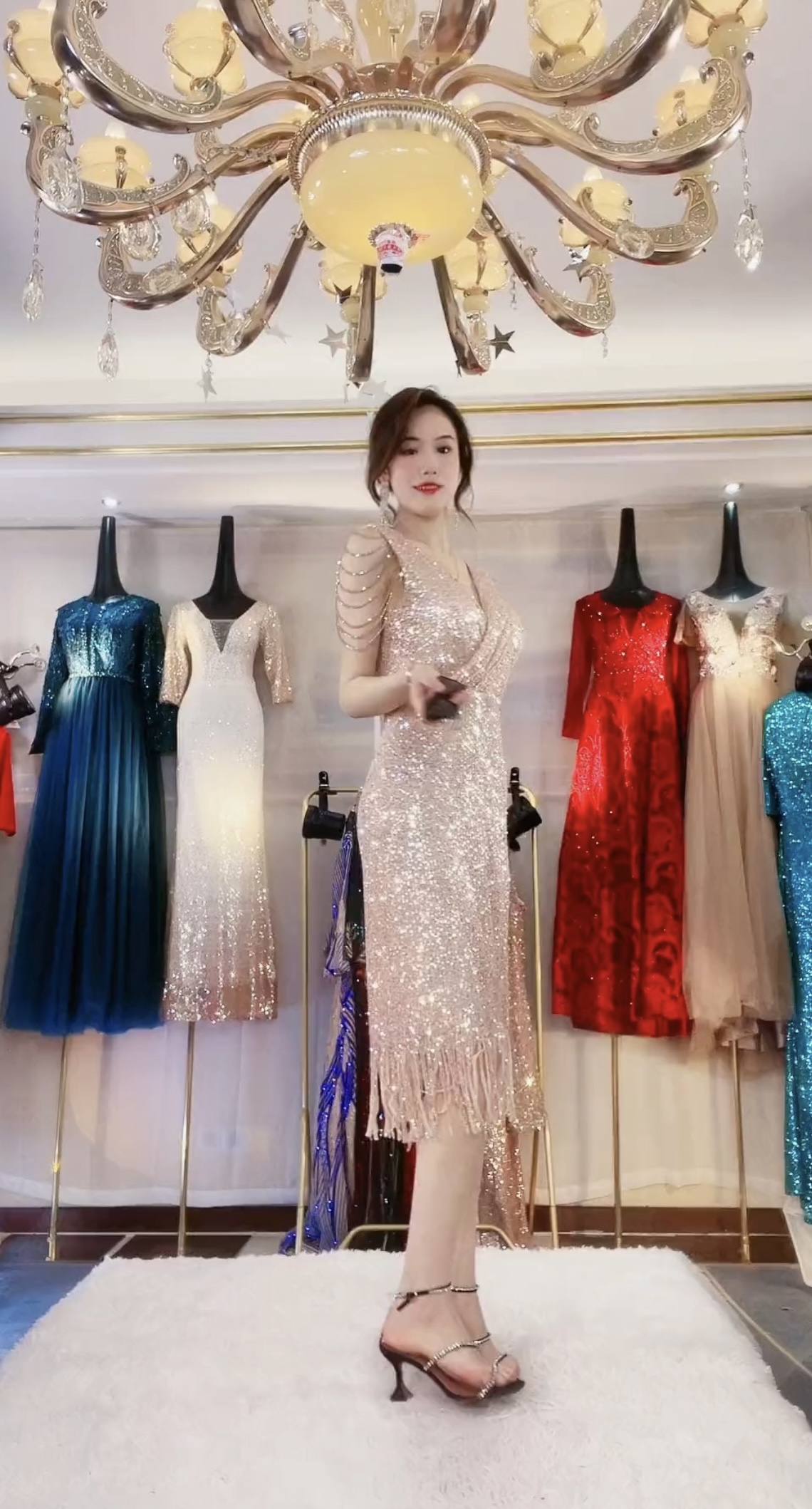 Đầm dạ hội kim sa tua rua đính đá tay gợi cảm_thumbnail_8