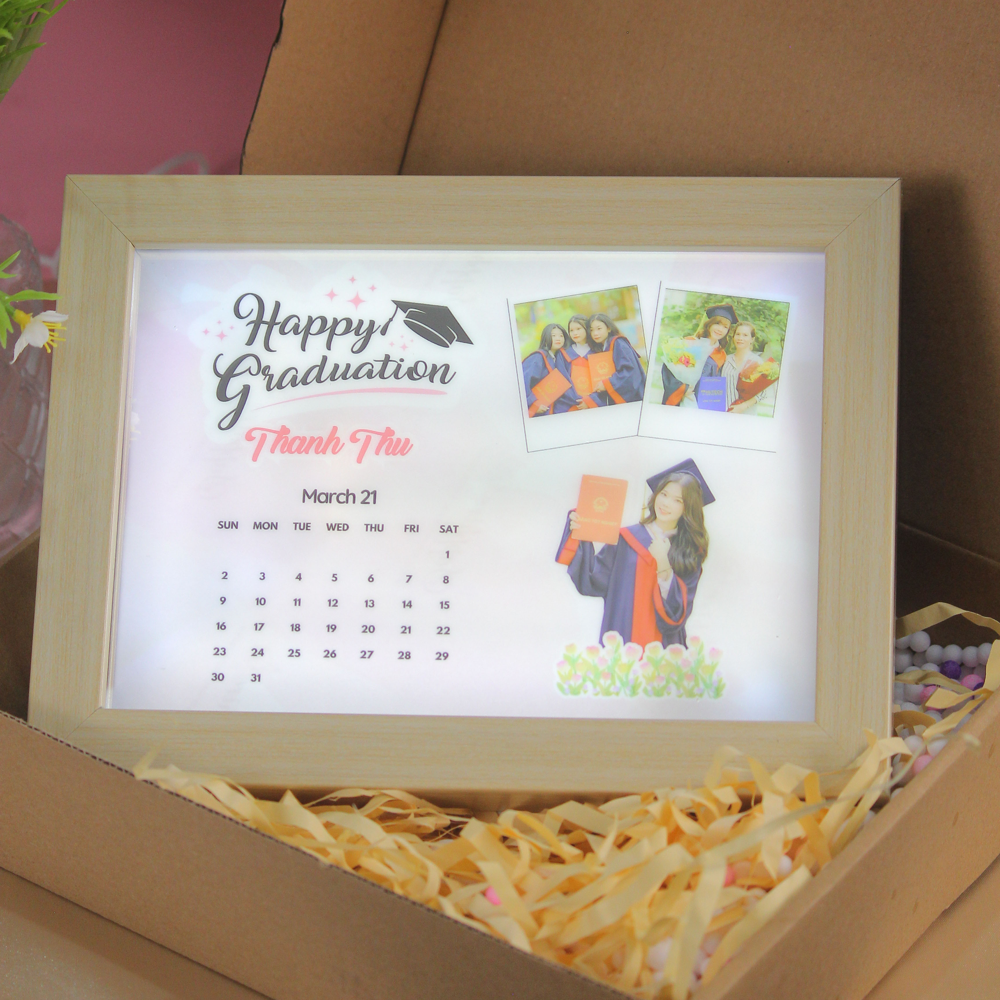 Tranh Gương Đèn Led In Ảnh Cá Nhân Hóa – Quà Tặng Tốt Nghiệp Ý Nghĩa Dành Cho Bạn Bè, Người Thân Kỷ Niệm Ngày Ra Trường