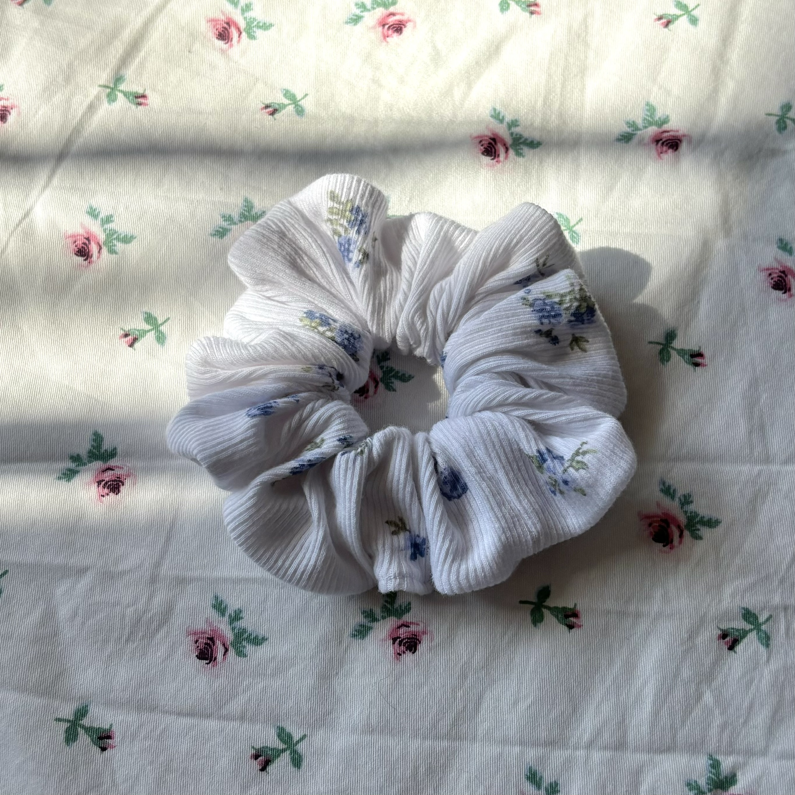 BLUE FLORAL SCRUNCHIE