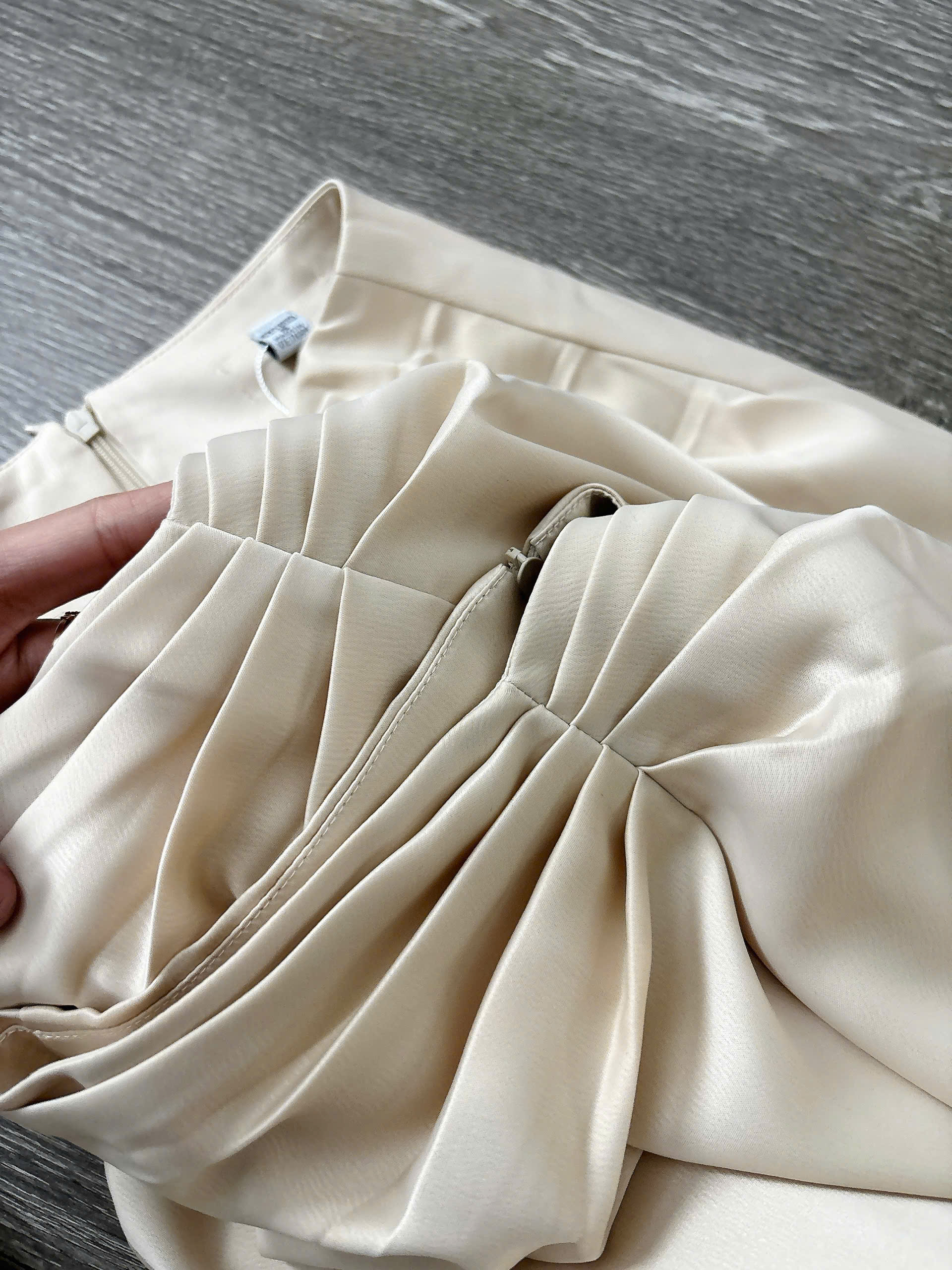 C94 CHÂN VÁY LỤA KEM_thumbnail_4