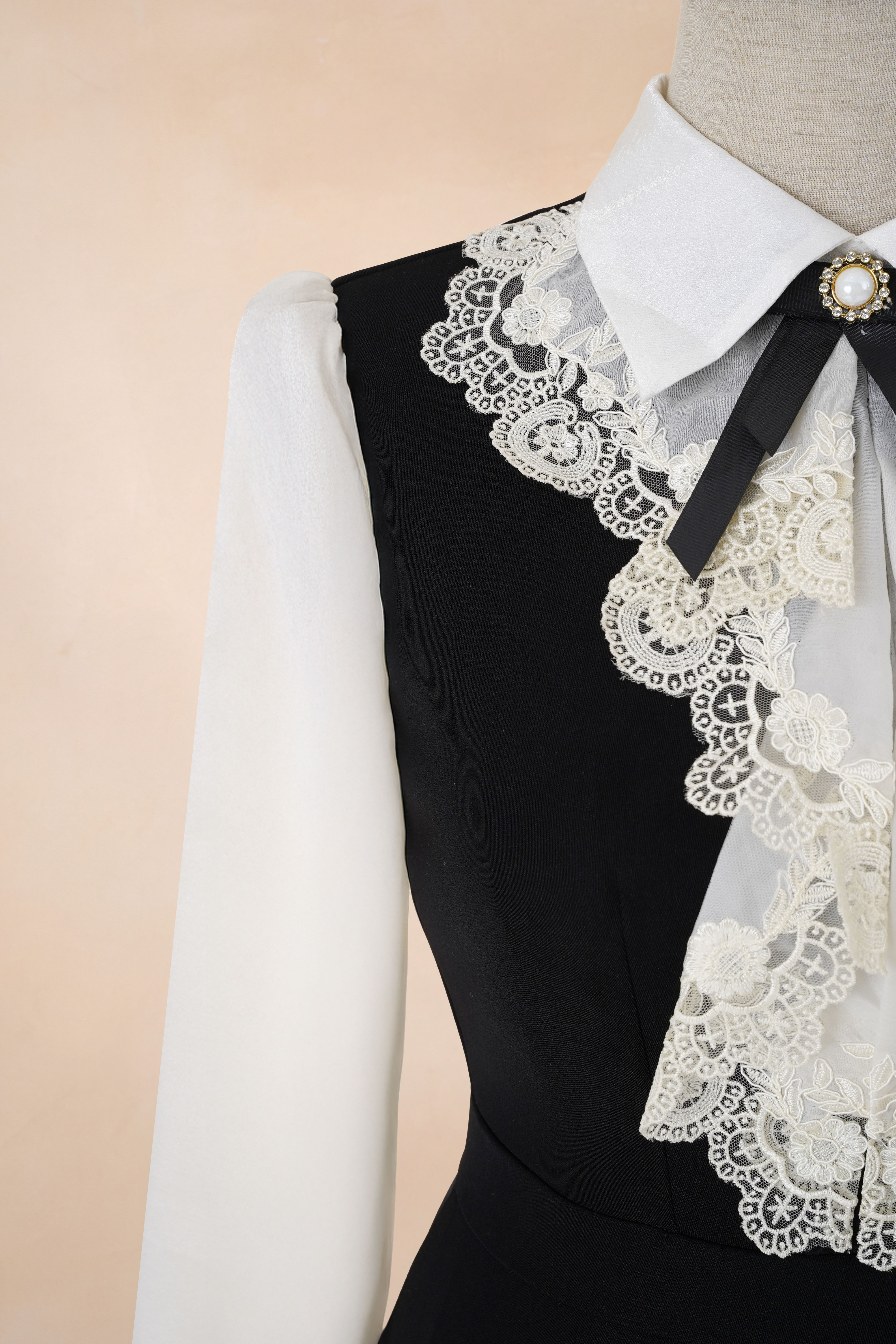 Đầm Bút Chì Ren Bèo Ngực Tag Cài_thumbnail_3