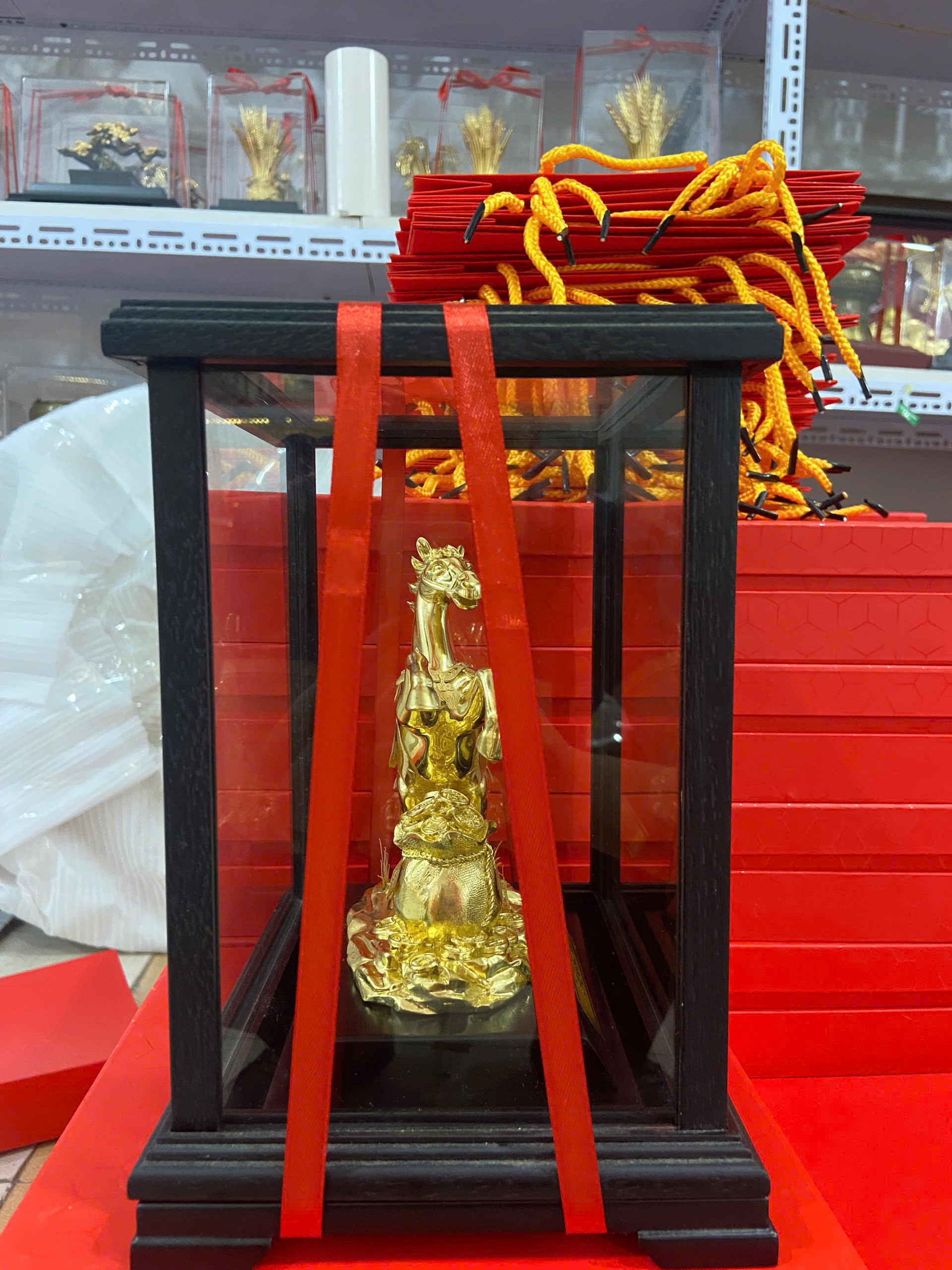 QUÀ TẶNG TƯỢNG NGỰA PHONG THỦY MẠ VÀNG 24K _thumbnail_2