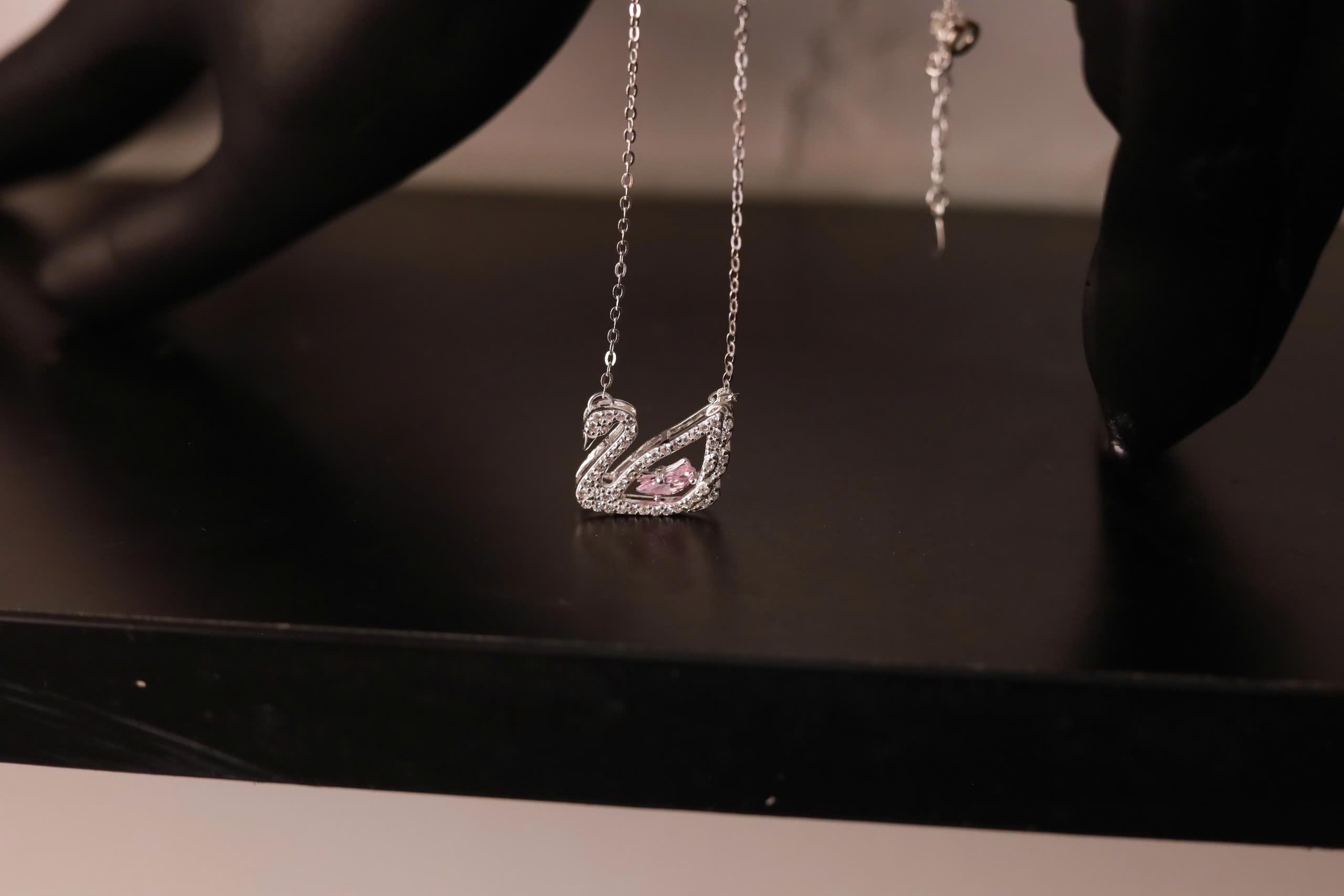 Vòng cổ bạc thiên nga đính đá hồng xi bạch kim_thumbnail_1