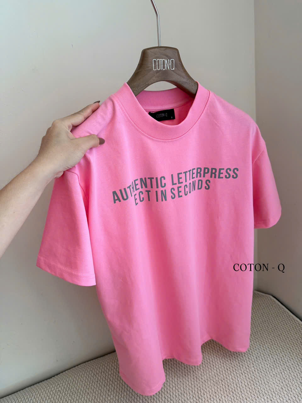 Áo thun hồng in chữ trước sau_thumbnail_4
