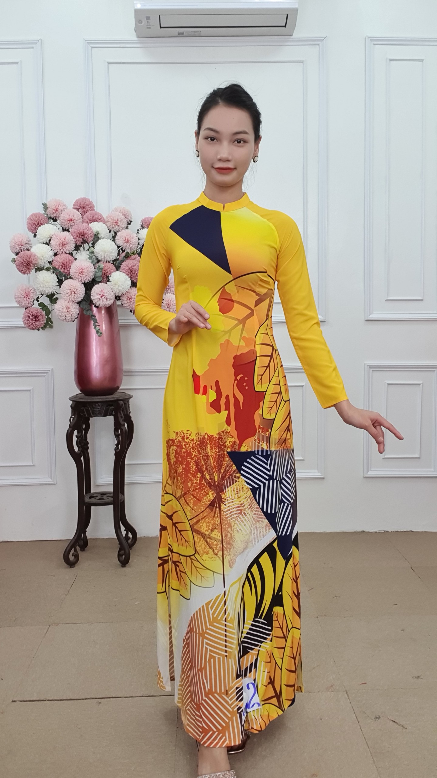 A2038 áo dài lụa nhật cổ 2p tay lỡ vàng tươi  pha xanh than lập thể_thumbnail_2