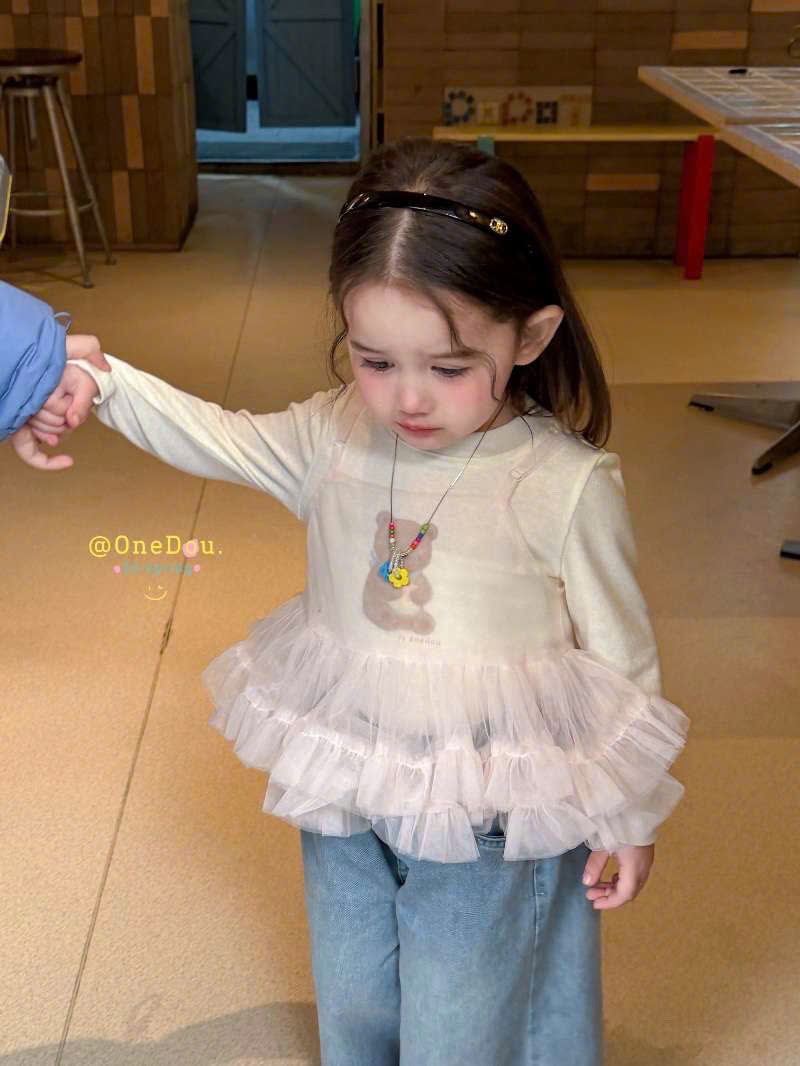 (E121) Áo thun dài tay màu be viền voan hãng Onedou