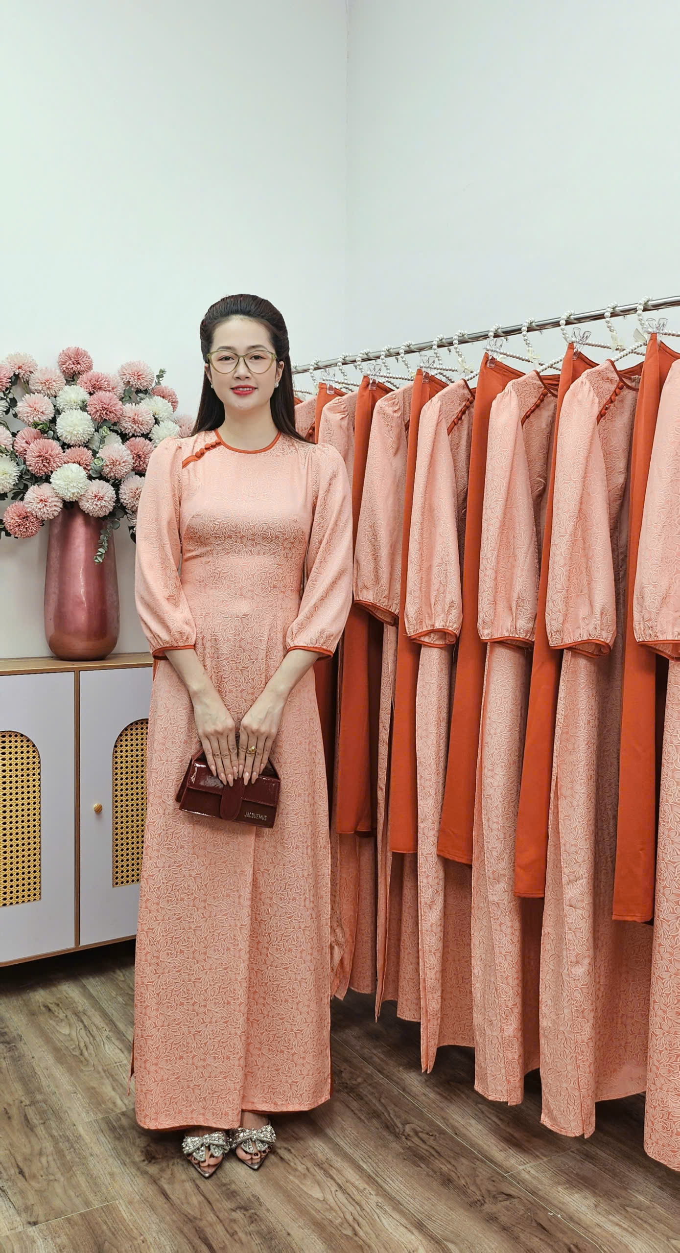 A2876 áo dài khít bồng gấm cam sữa viền nâu_thumbnail_6