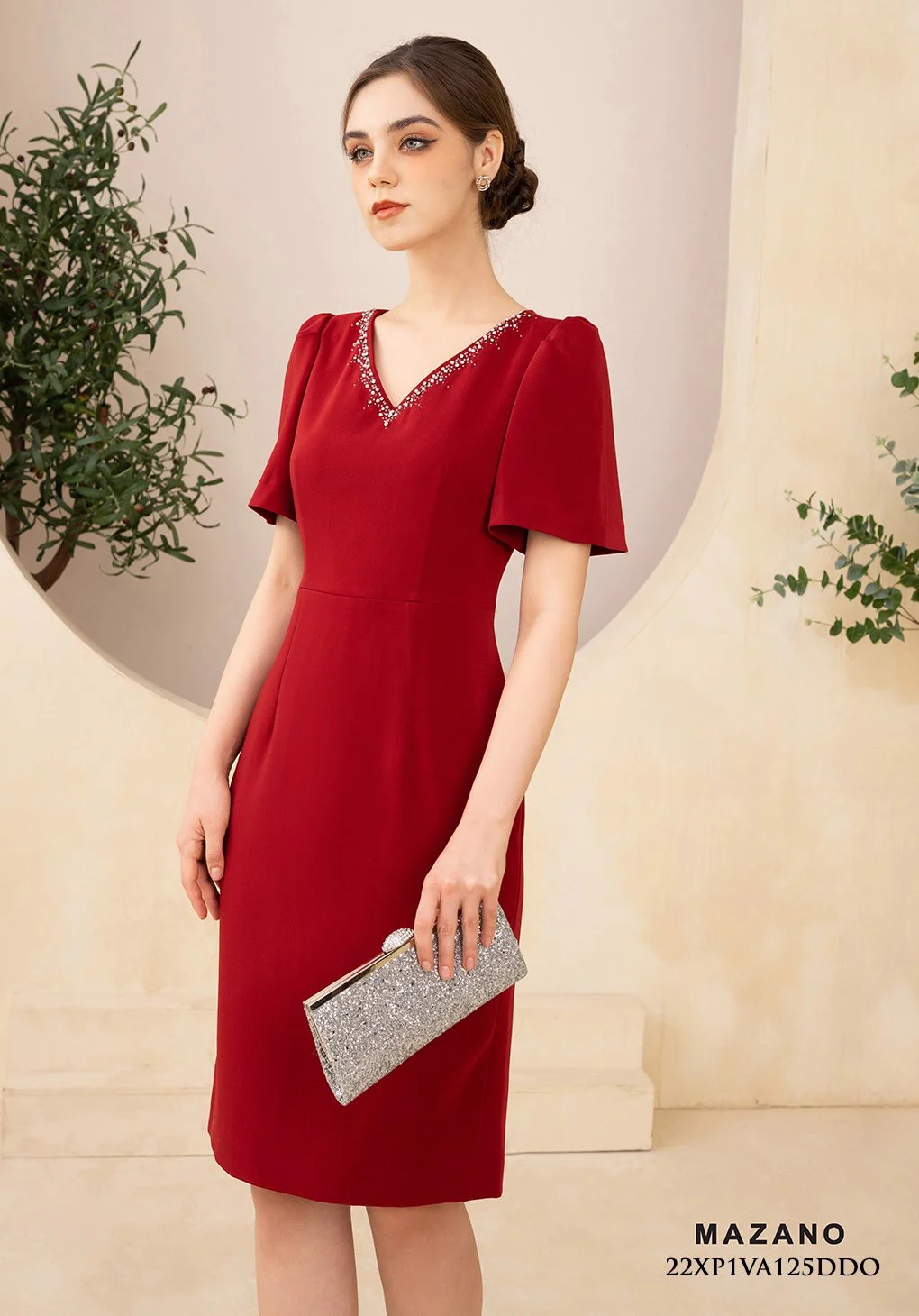 Đầm đỏ ôm cổ V đính đá tay rộng cách điệu