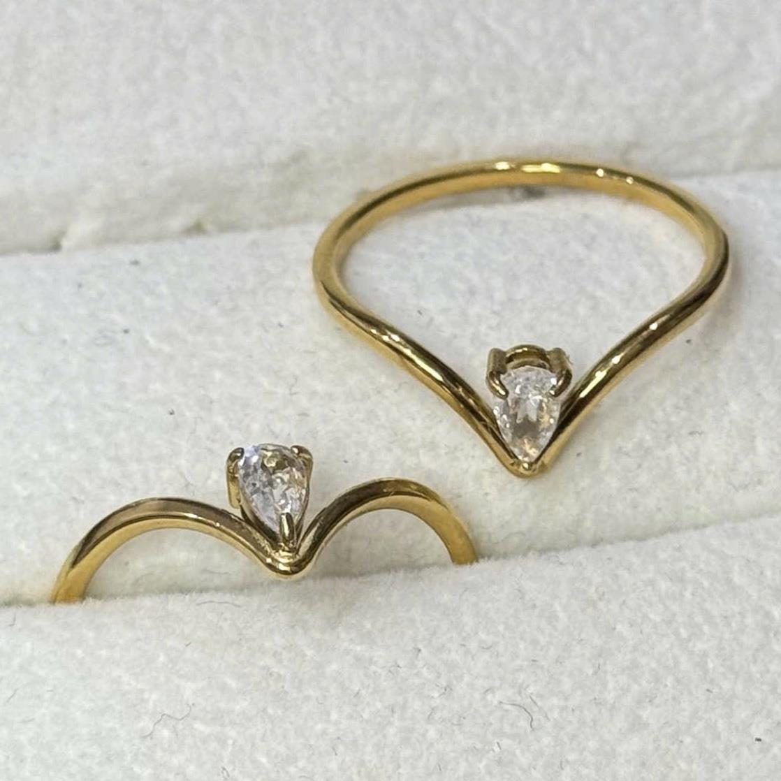 nhẫn kiểu mạ vàng chữ V kim cương trắng size 7_thumbnail_3