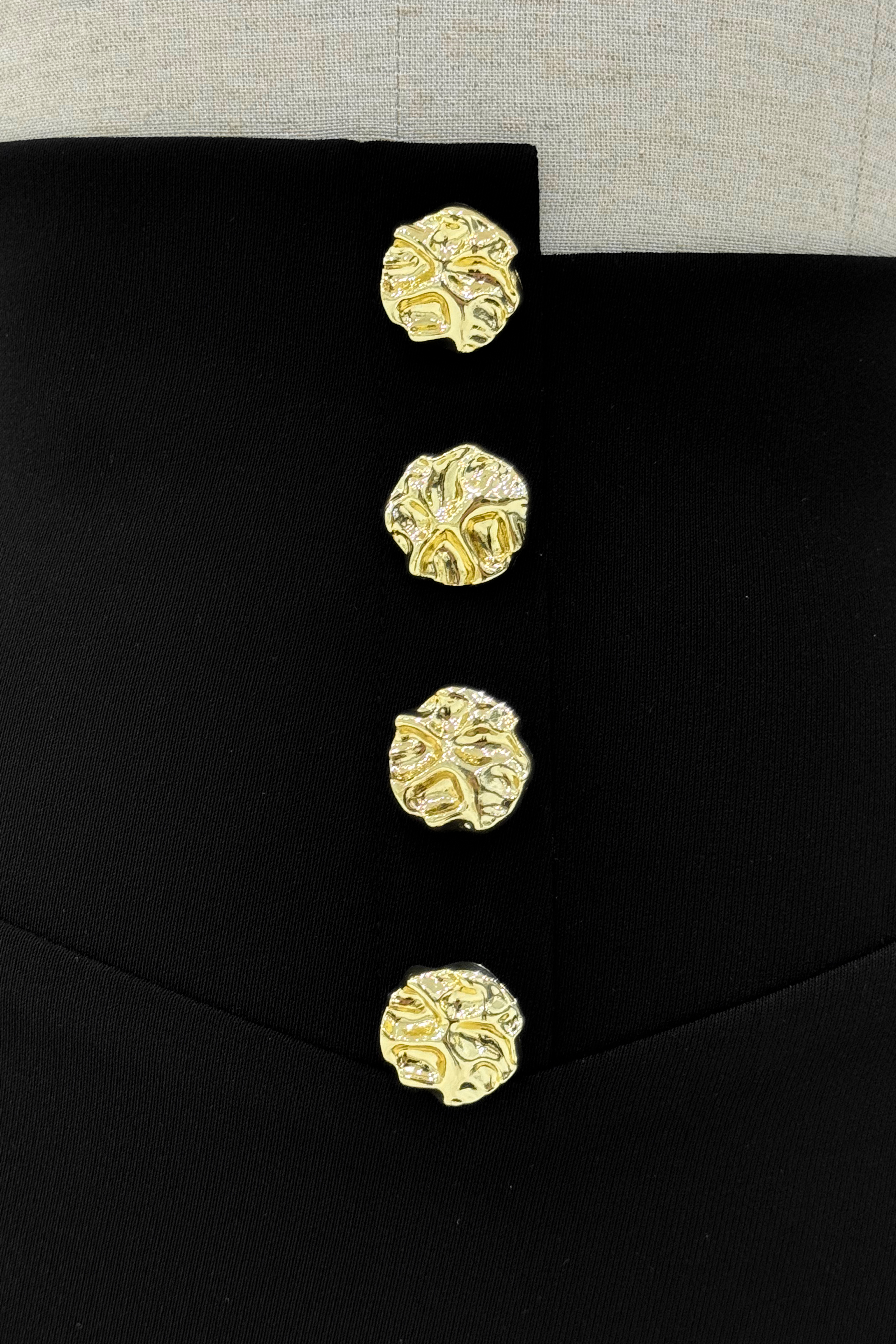 Chân Váy Bút Chì Cúc Đồng_thumbnail_2