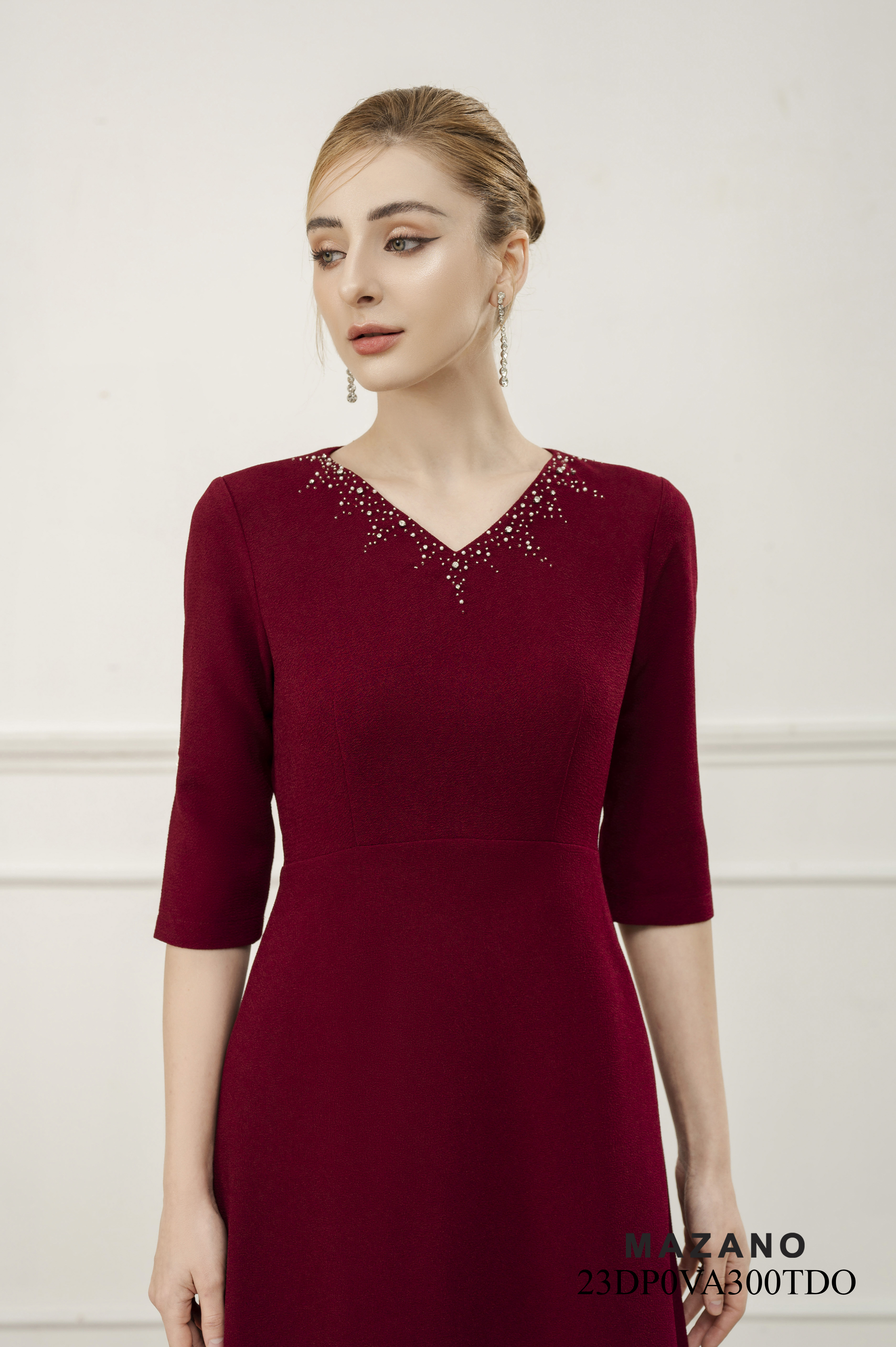 Đầm Ôm Chân Rủ Đính Đá Thủ Công_thumbnail_4