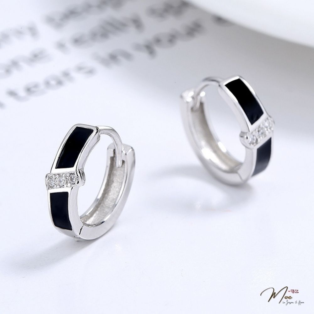 K218 - Khuyên tai bấm đen dải đá chéo