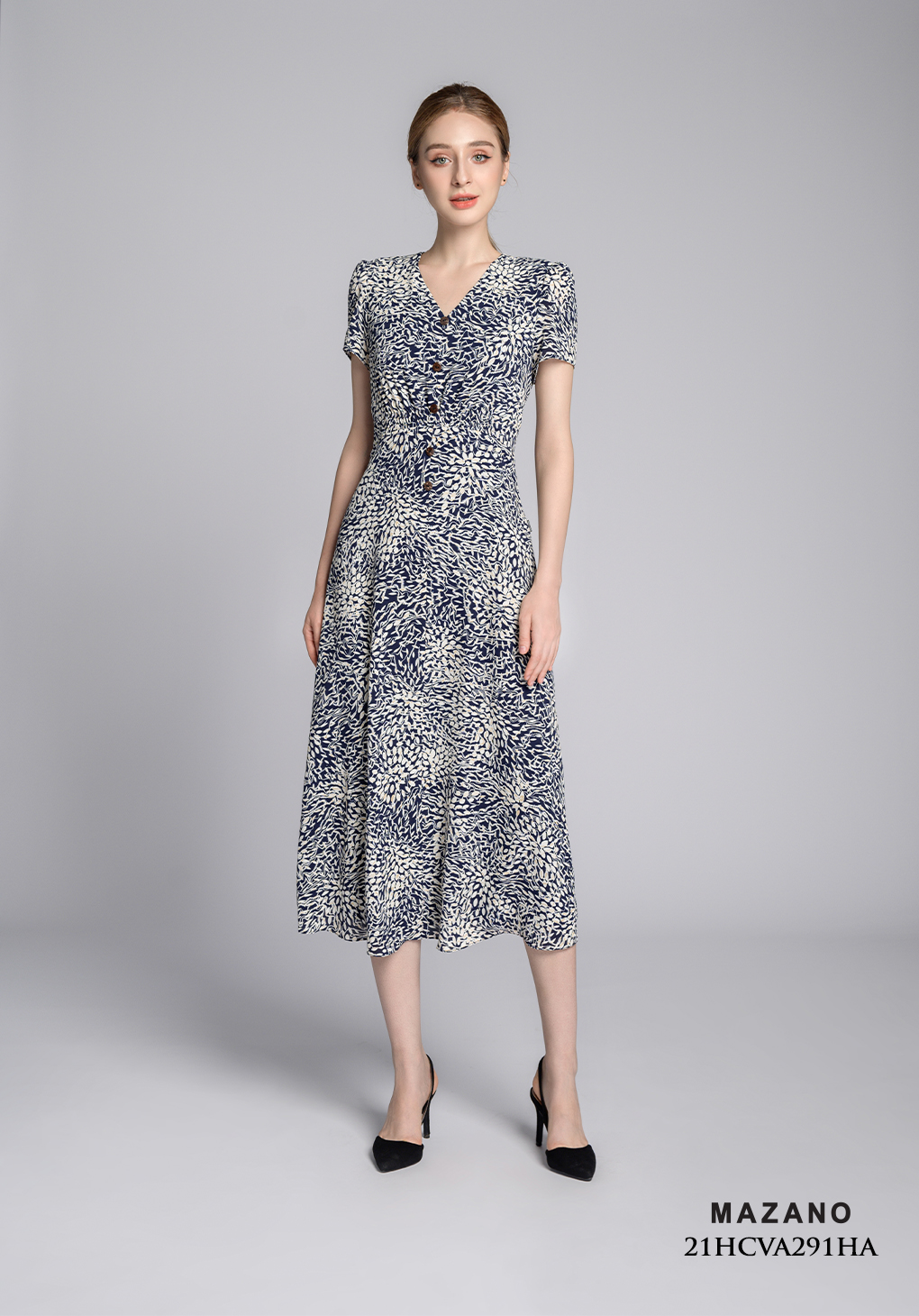 Váy xòe họa tiết cổ tim phối khuy