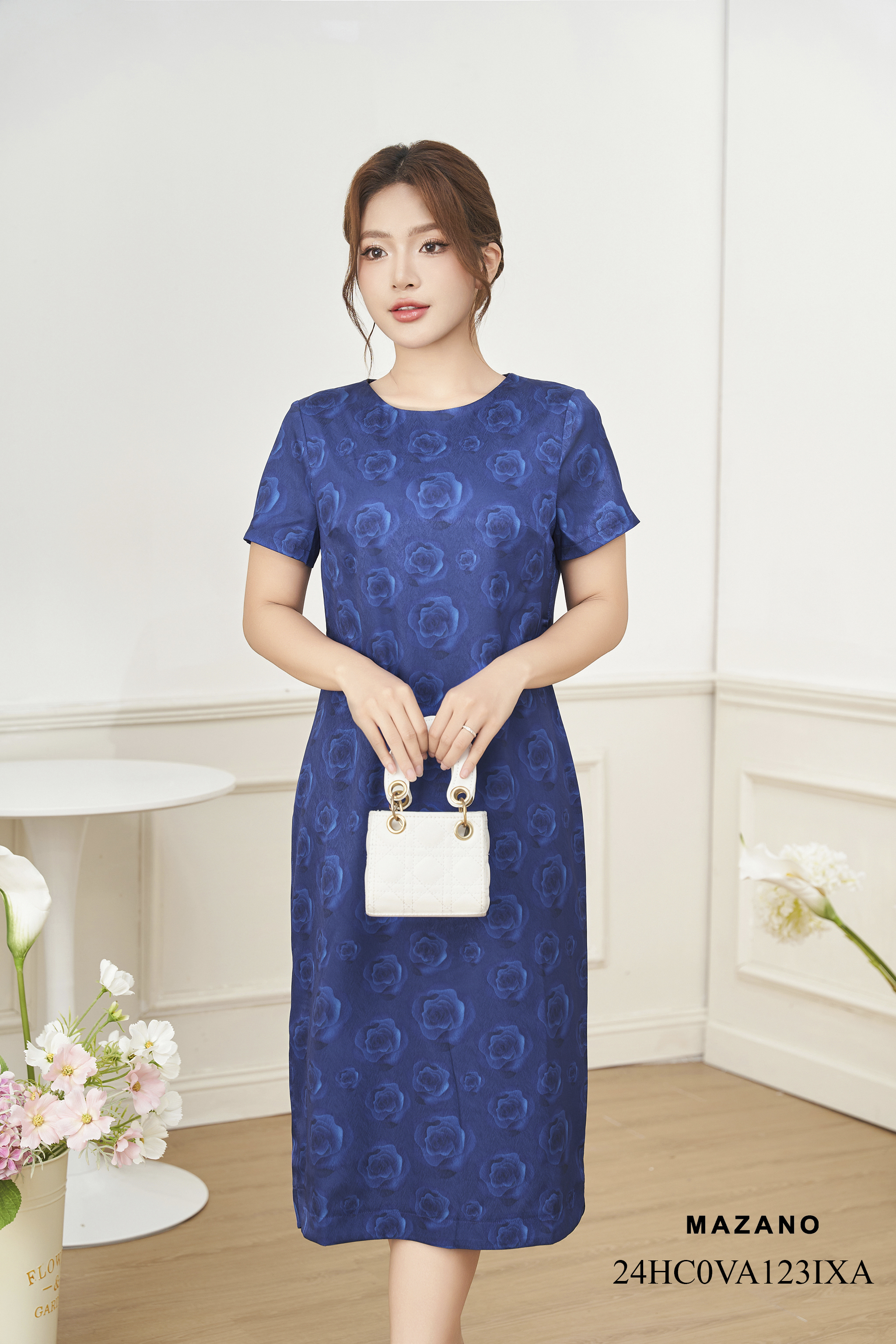 Váy Đầm Suông Vải lụa mỏng vân gỗ Hoạ tiết hoa in chìm cách điệu Cổ tròn Tay cộc Dài đến bắp-đ  1