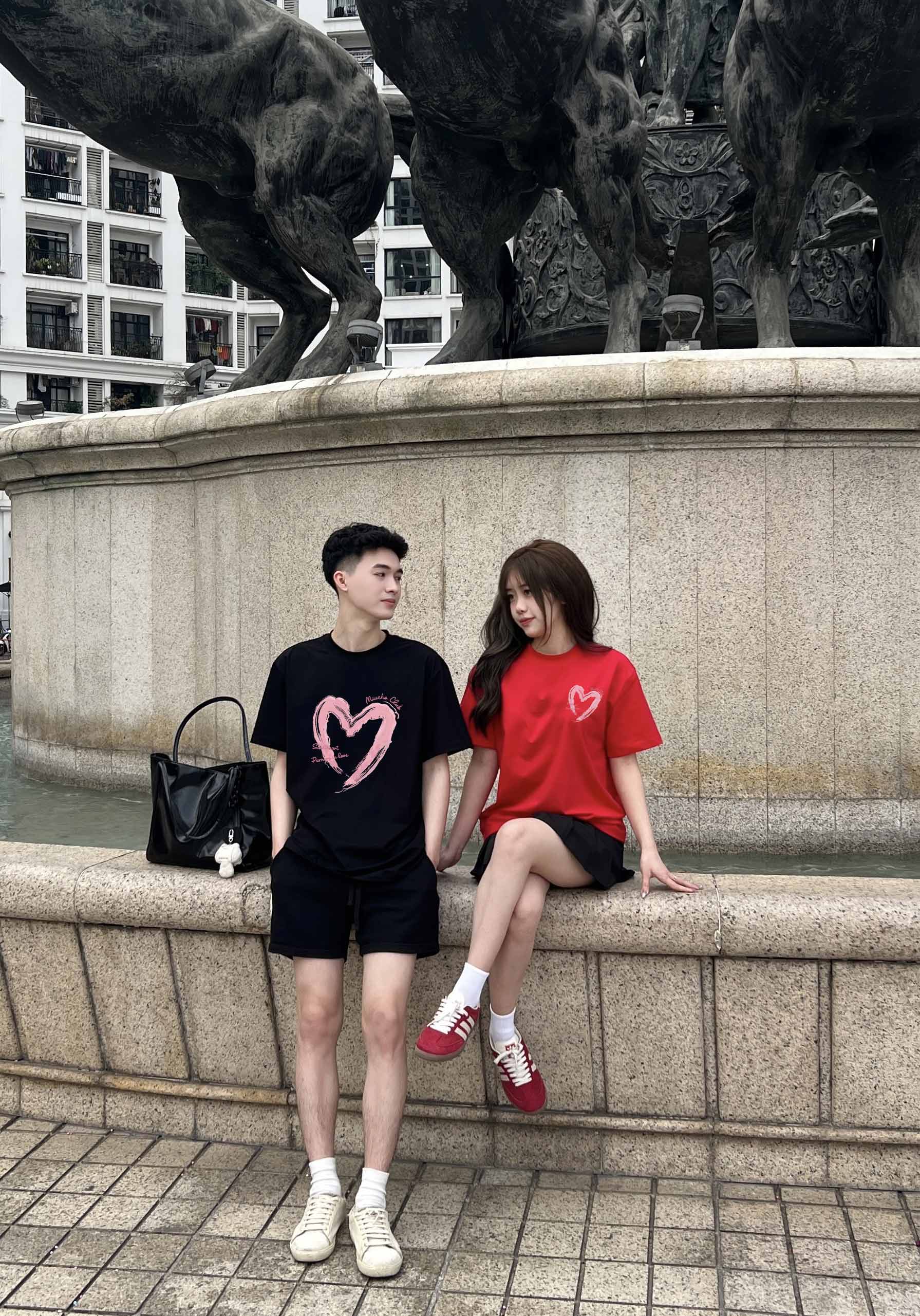 Áo thun cặp nam nữ trái tim form rộng 1941 Miucho cổ tròn vải 4c cotton 220gsm thoáng mát in mix_thumbnail_6