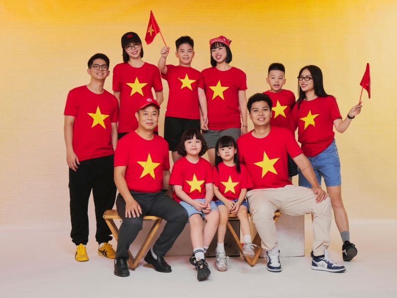 Áo Thun Cờ Đỏ Sao Vàng – Trang Phục Không Thể Thiếu Trong Các Dịp Trọng Đại