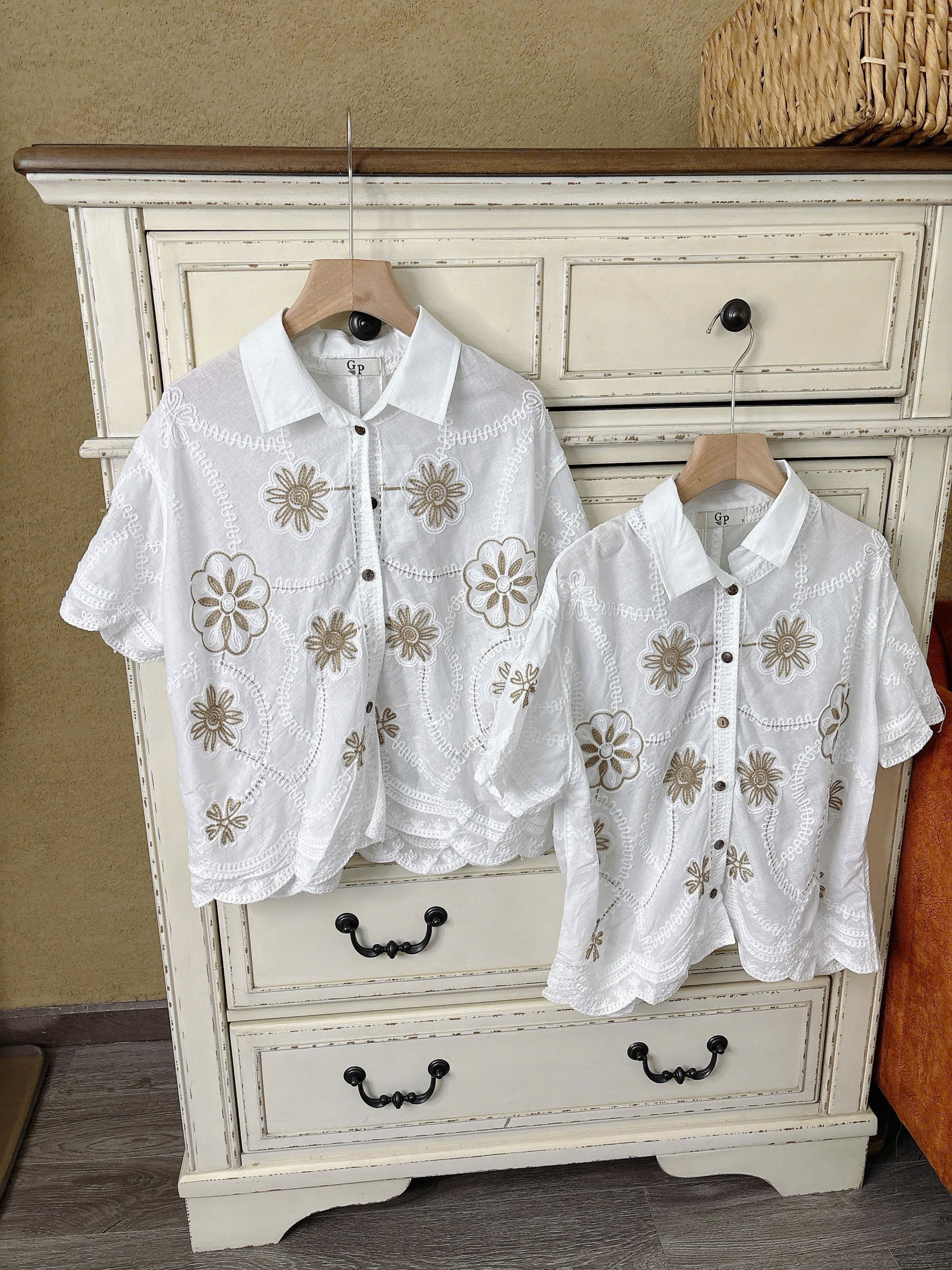 H73 ÁO SOMI TRẮNG THÊU HOA_thumbnail_7