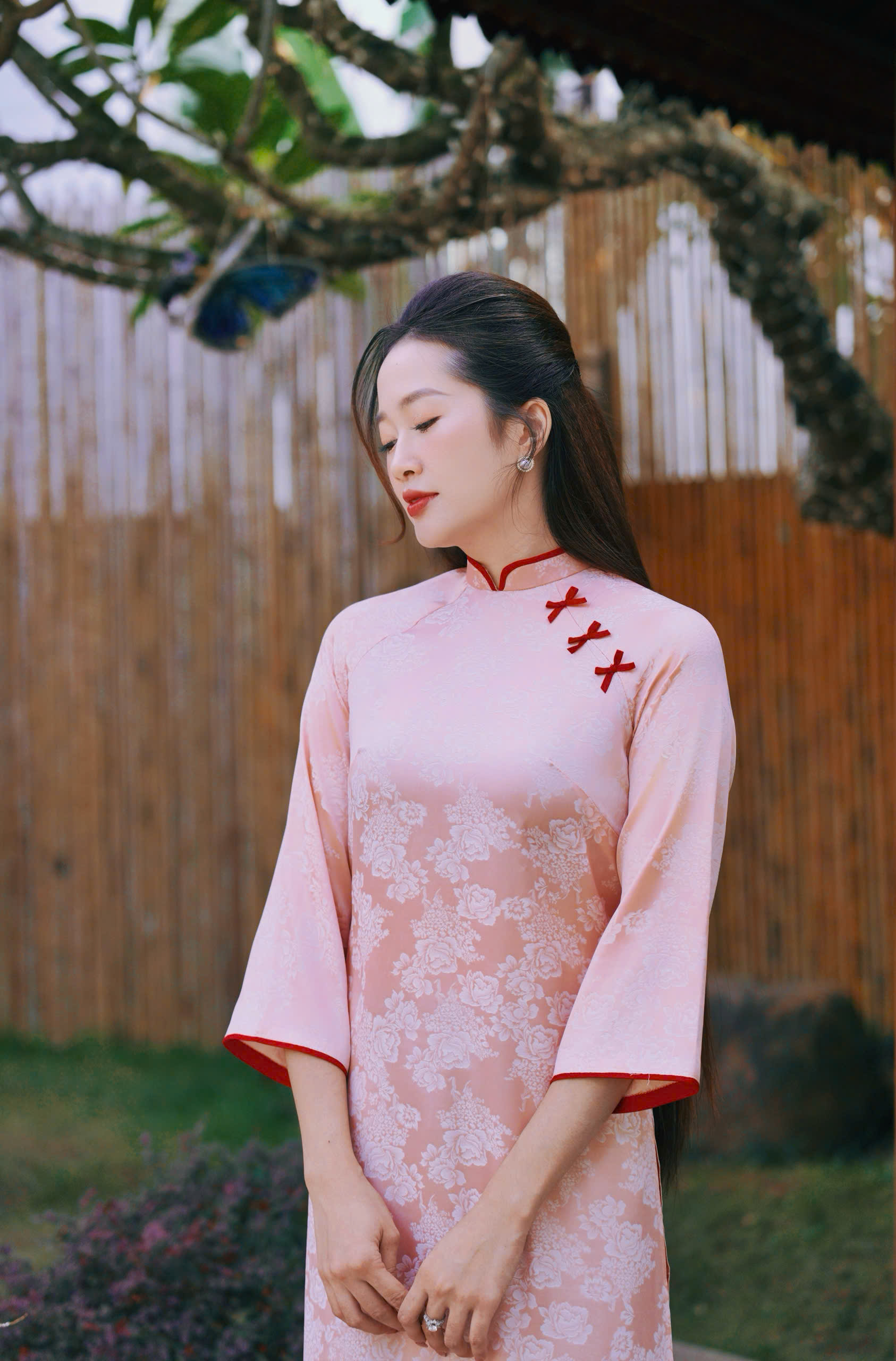 CT327 cách tân cổ 2p gấm tay loe hồng nhạt hoa hồng