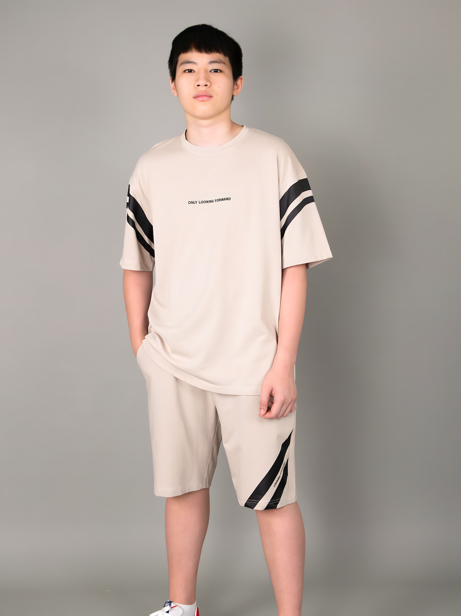 Áo phông bé trai màu be in tay 2 sọc đen_thumbnail_0