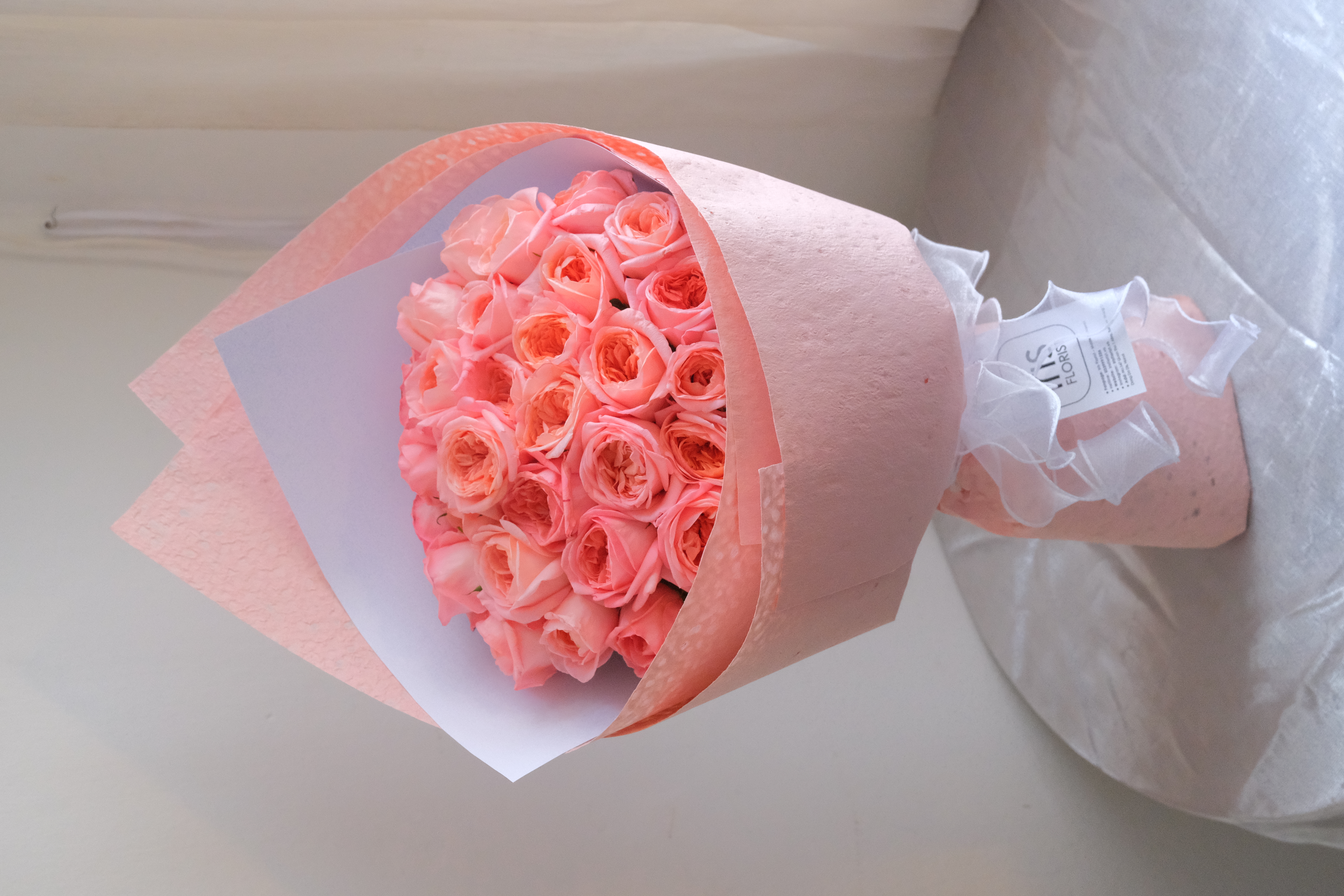 Bó hồng London dáng vát