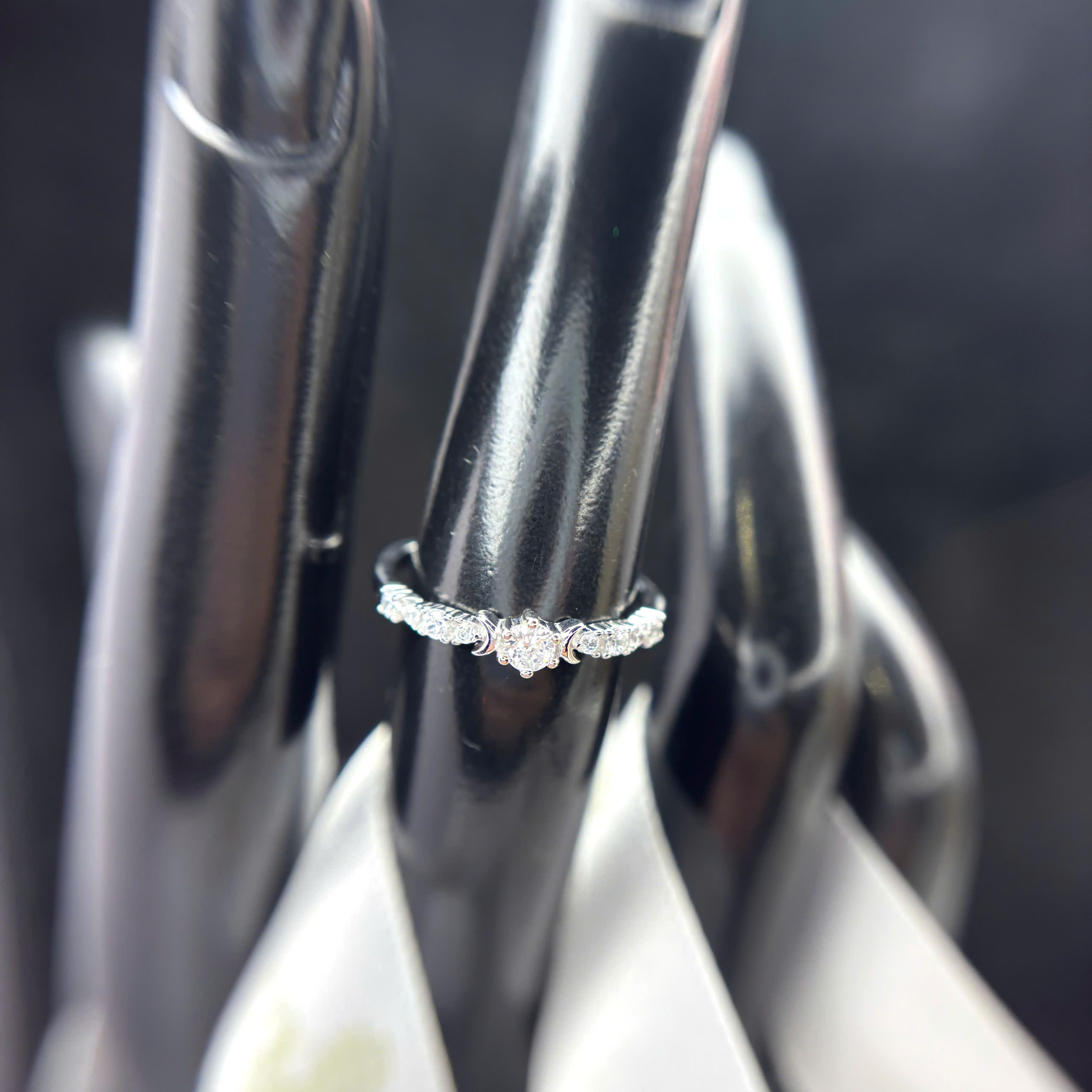 Nhẫn bạc xi bạch kim viên chủ đá phụ 2 bên size 7_thumbnail_3