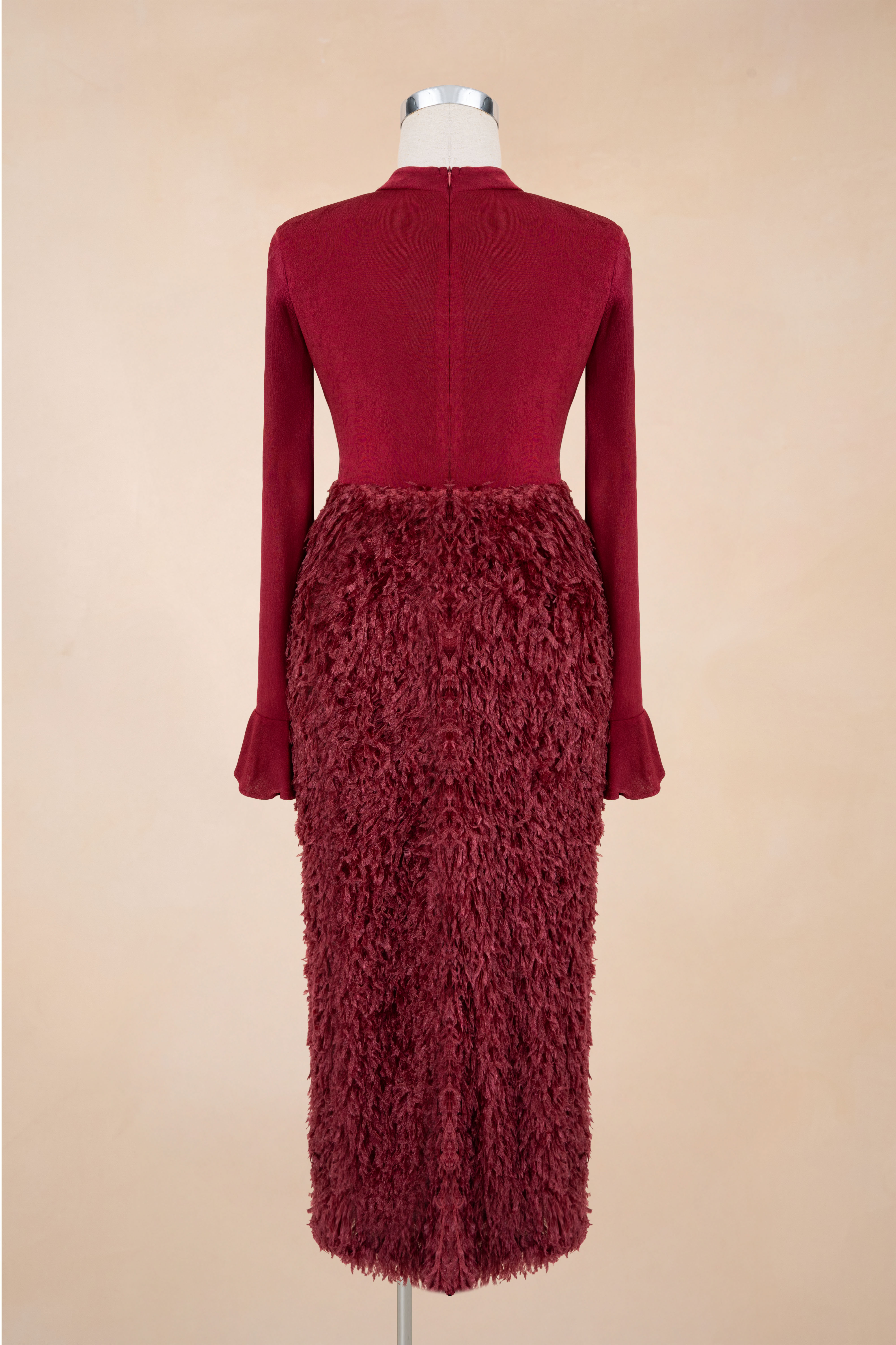 Đầm Bút Chì Lông Vũ Cổ Cườm