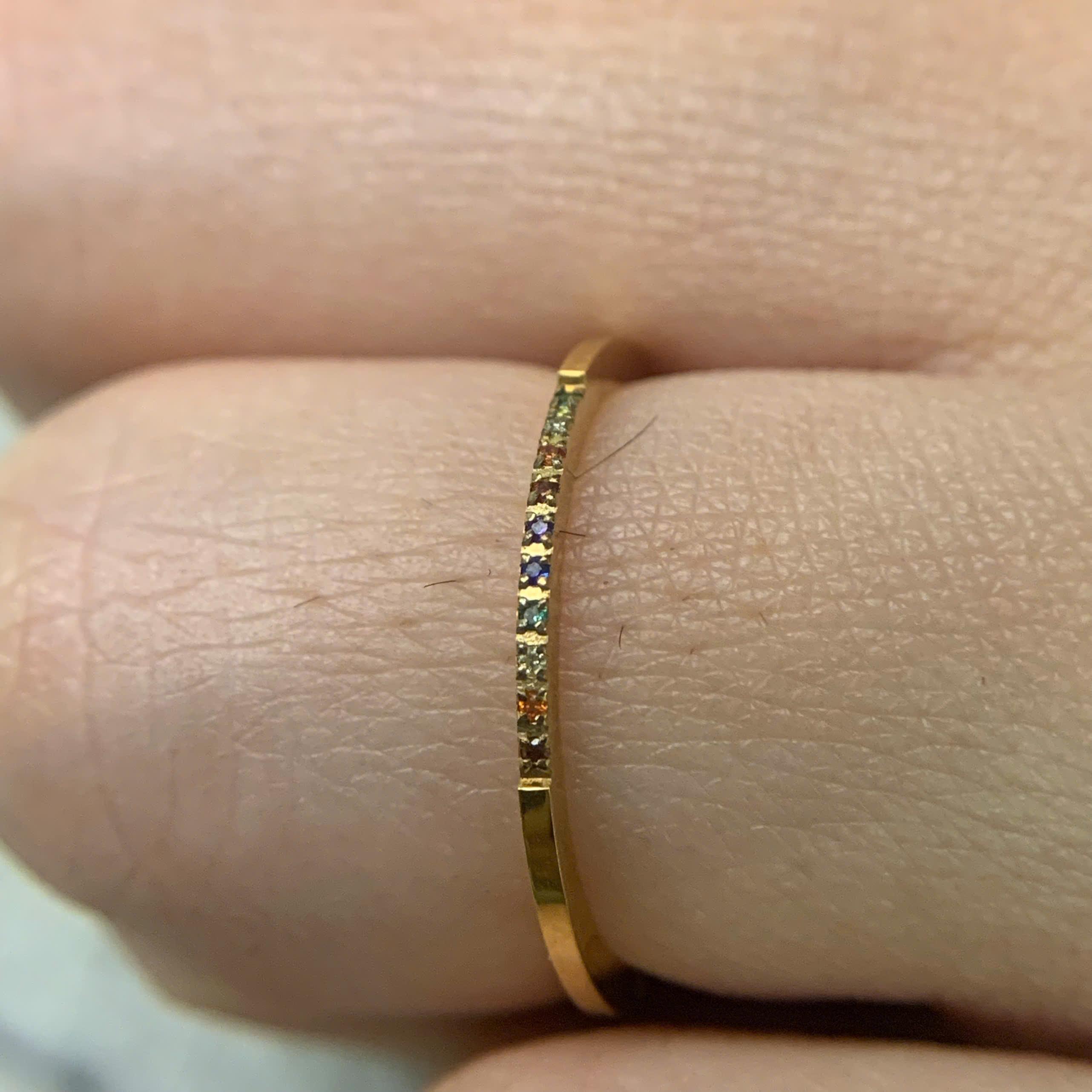 nhẫn kiểu vàng đính đá đầy màu sắc nhỏ nhỏ xinh xinh mỏng dẹt size 7_thumbnail_3