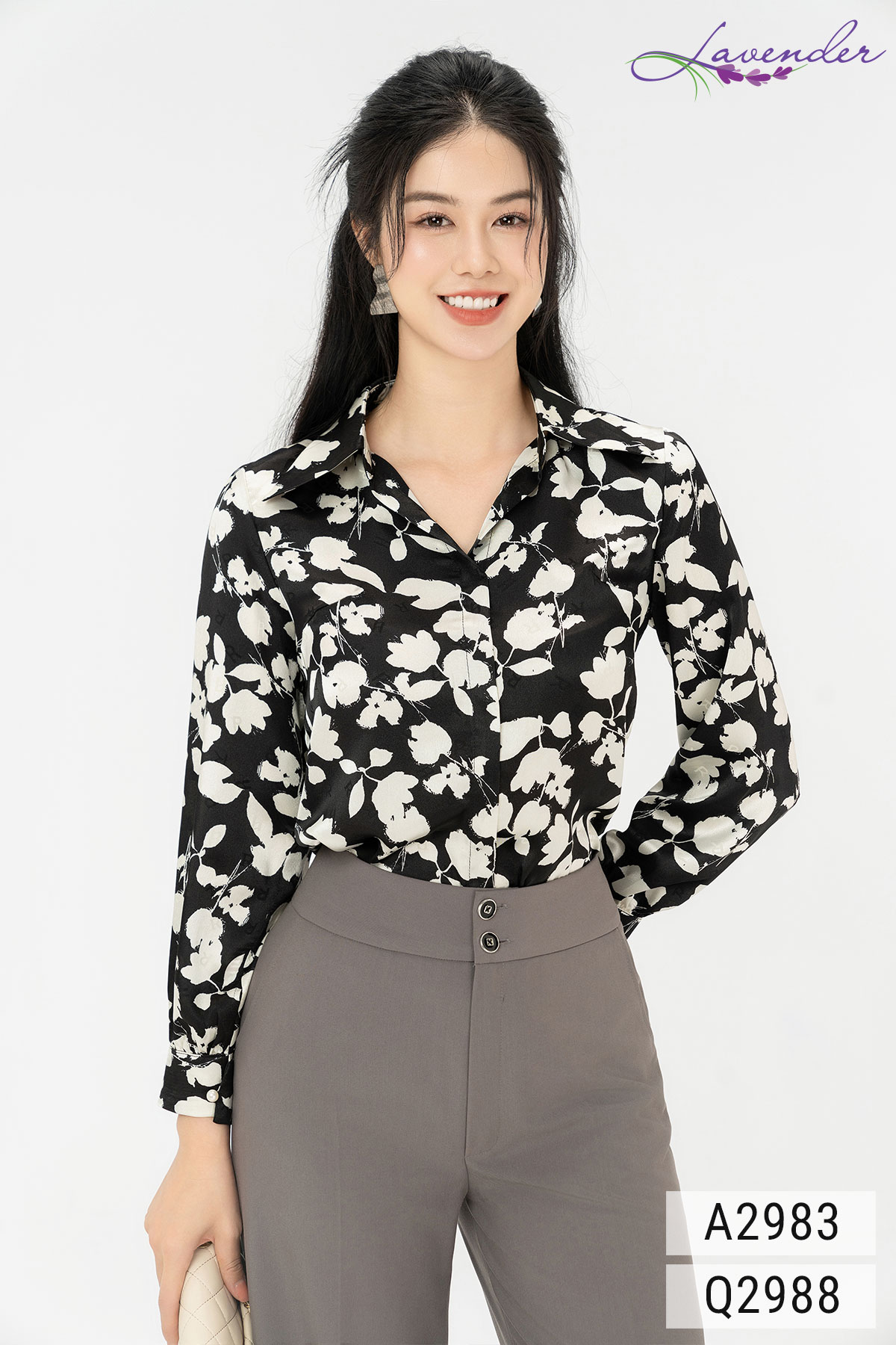 Áo sơ mi nữ công sở đen họa tiết hoa trắng cổ đức tay dài A2983