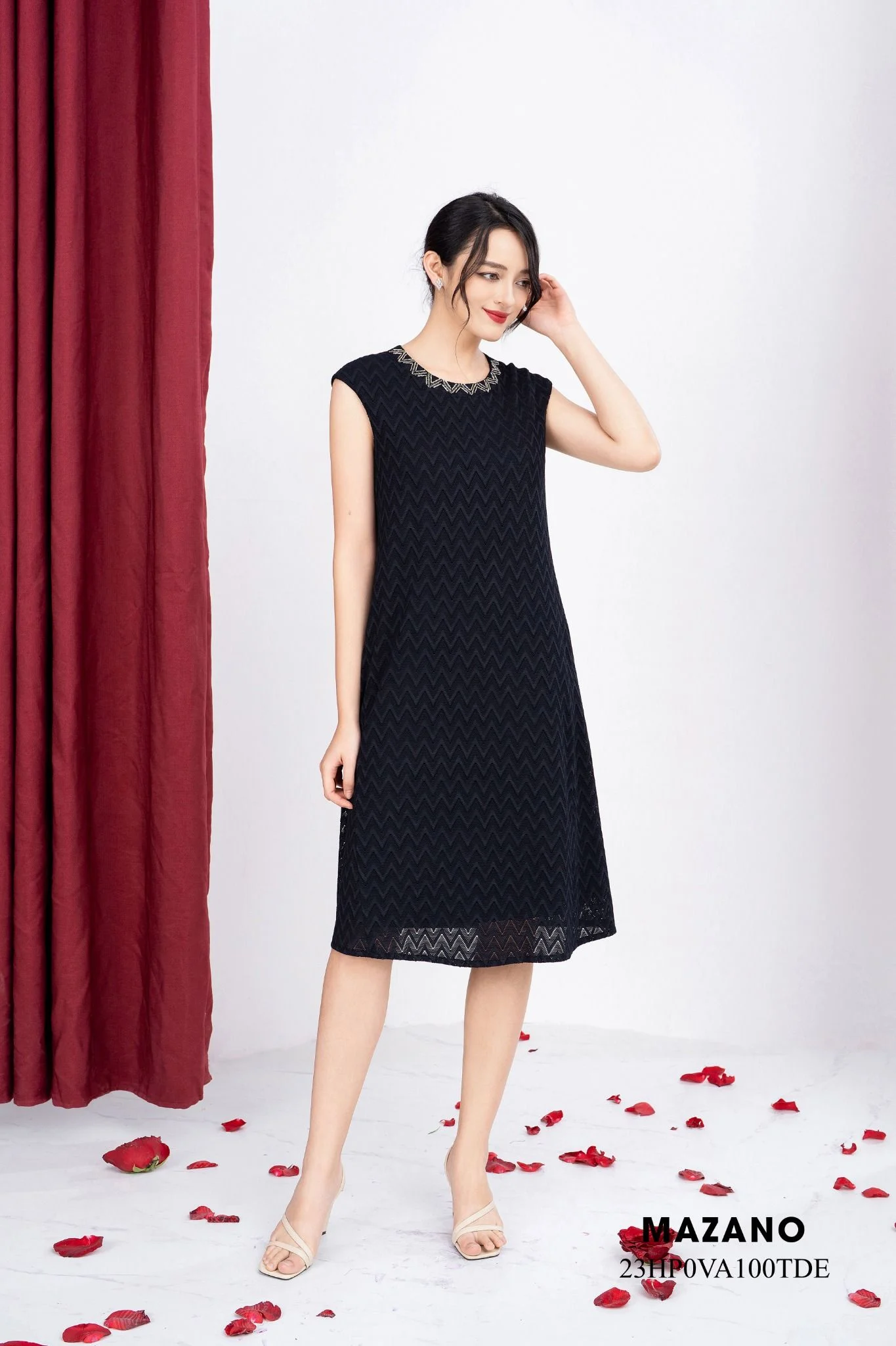 Đầm suông A tay chờm cổ đính trang trí_thumbnail_2