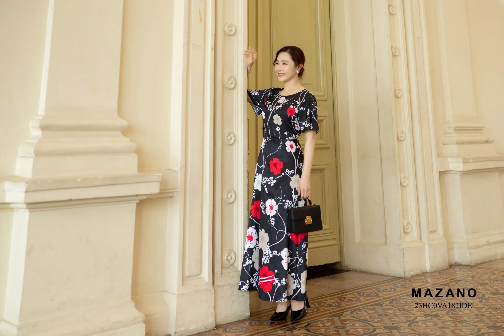 Đầm đen ôm chân rủ tiệc họa tiết hoa_thumbnail_5