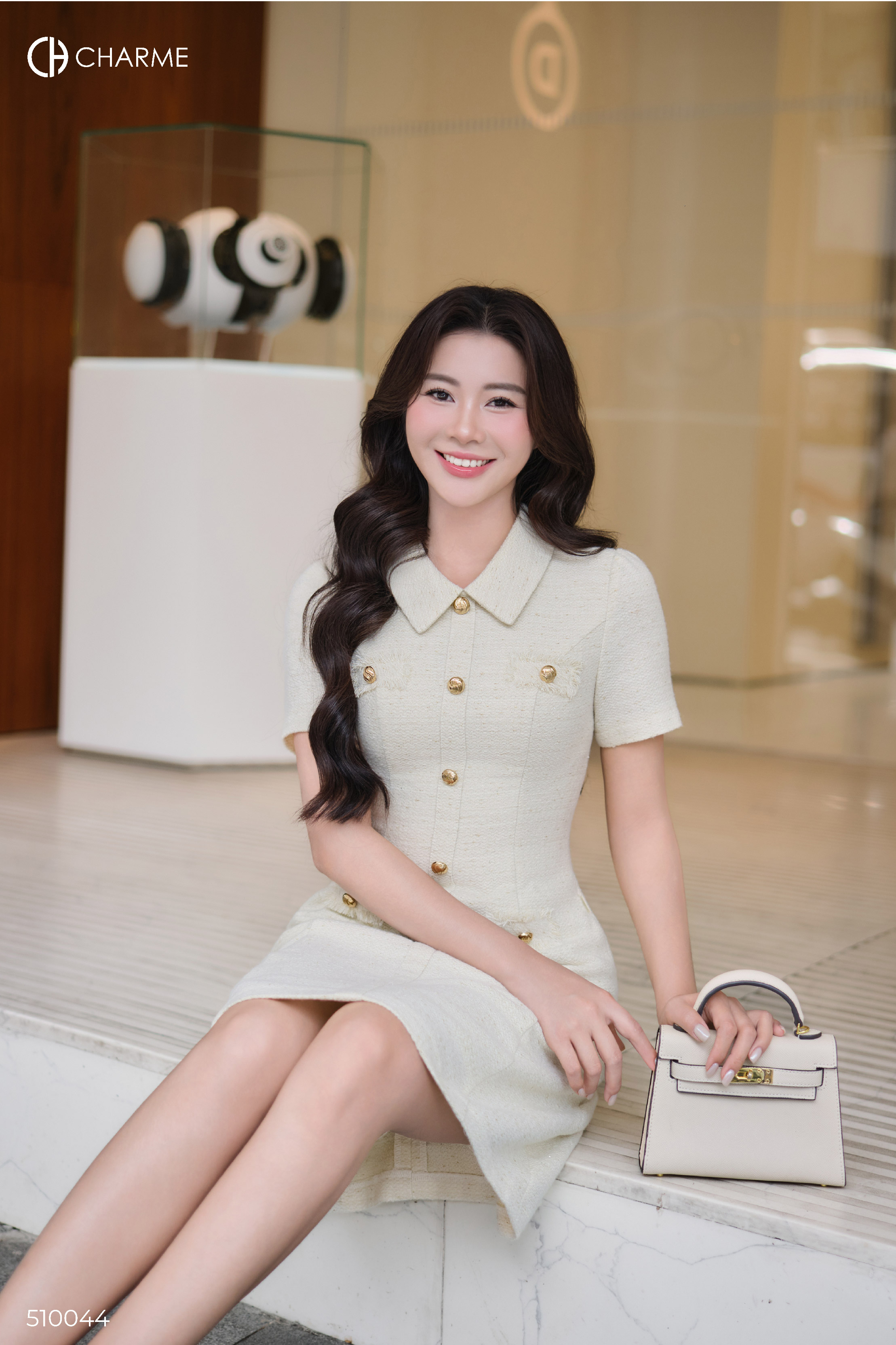 Váy cổ đức áo đính cúc vàng_thumbnail_2