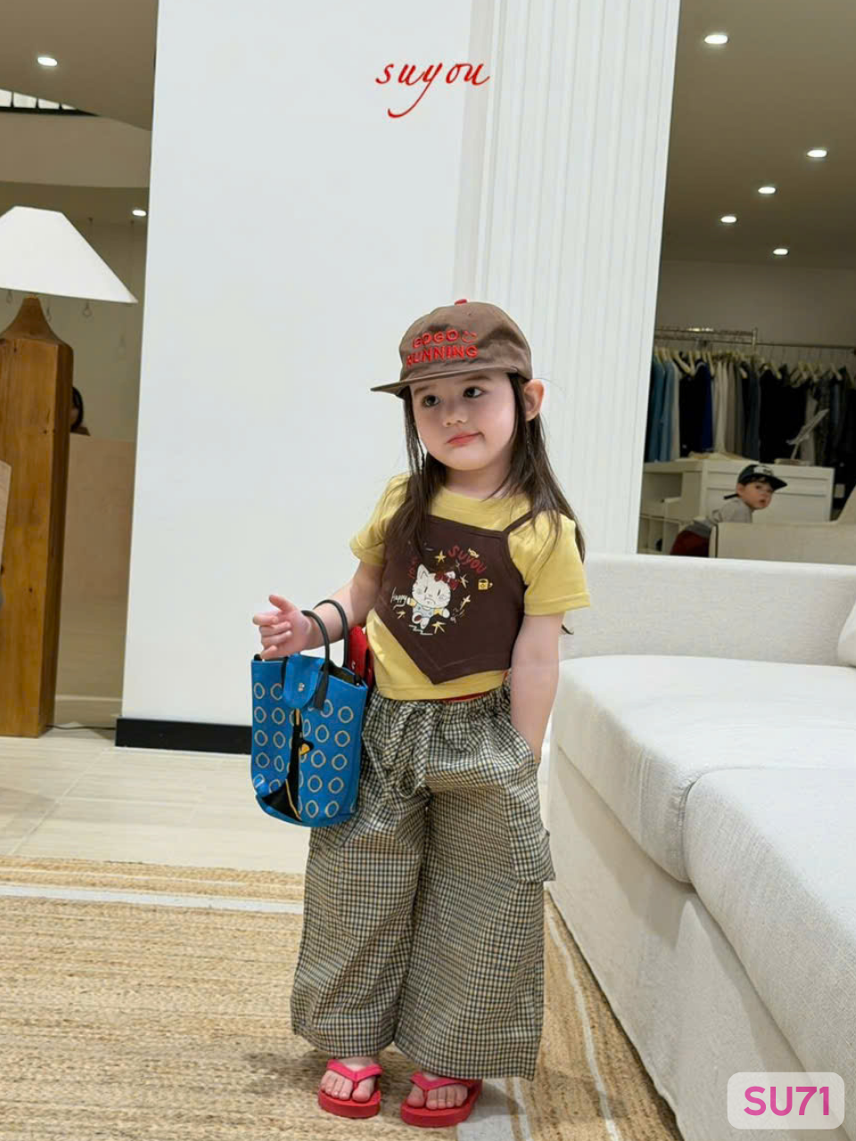 SU71 - Áo thun phối áo 2 dây in hình màu vàng nâu hãng Suyou