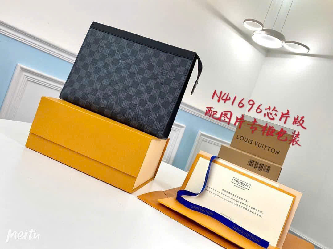 Clutch LV Pochette Voyage MM Monogram Eclips_thumbnail_1