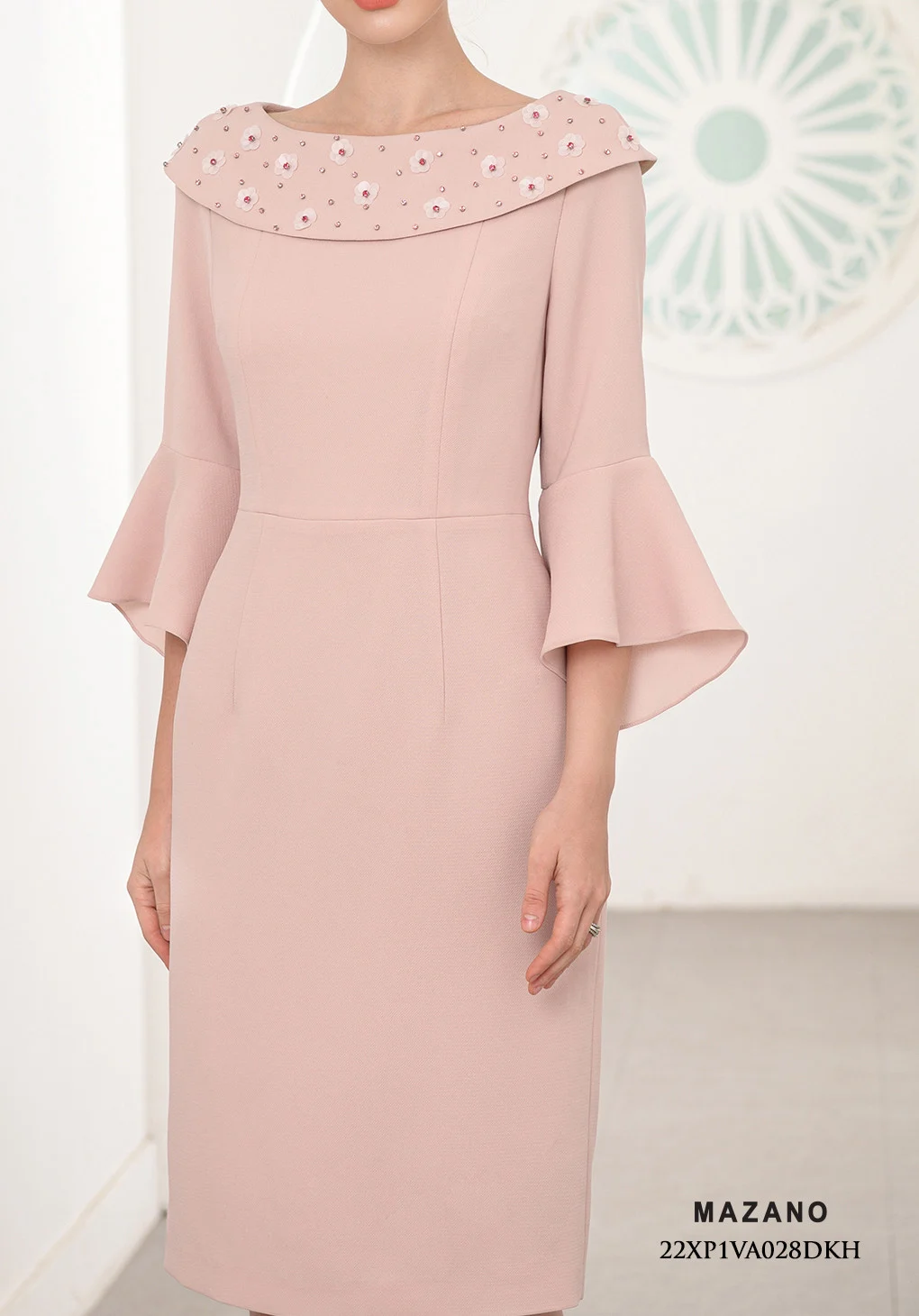 Đầm ôm dự tiệc cổ thuyền đính cườm tay cách điệu mulet_thumbnail_2