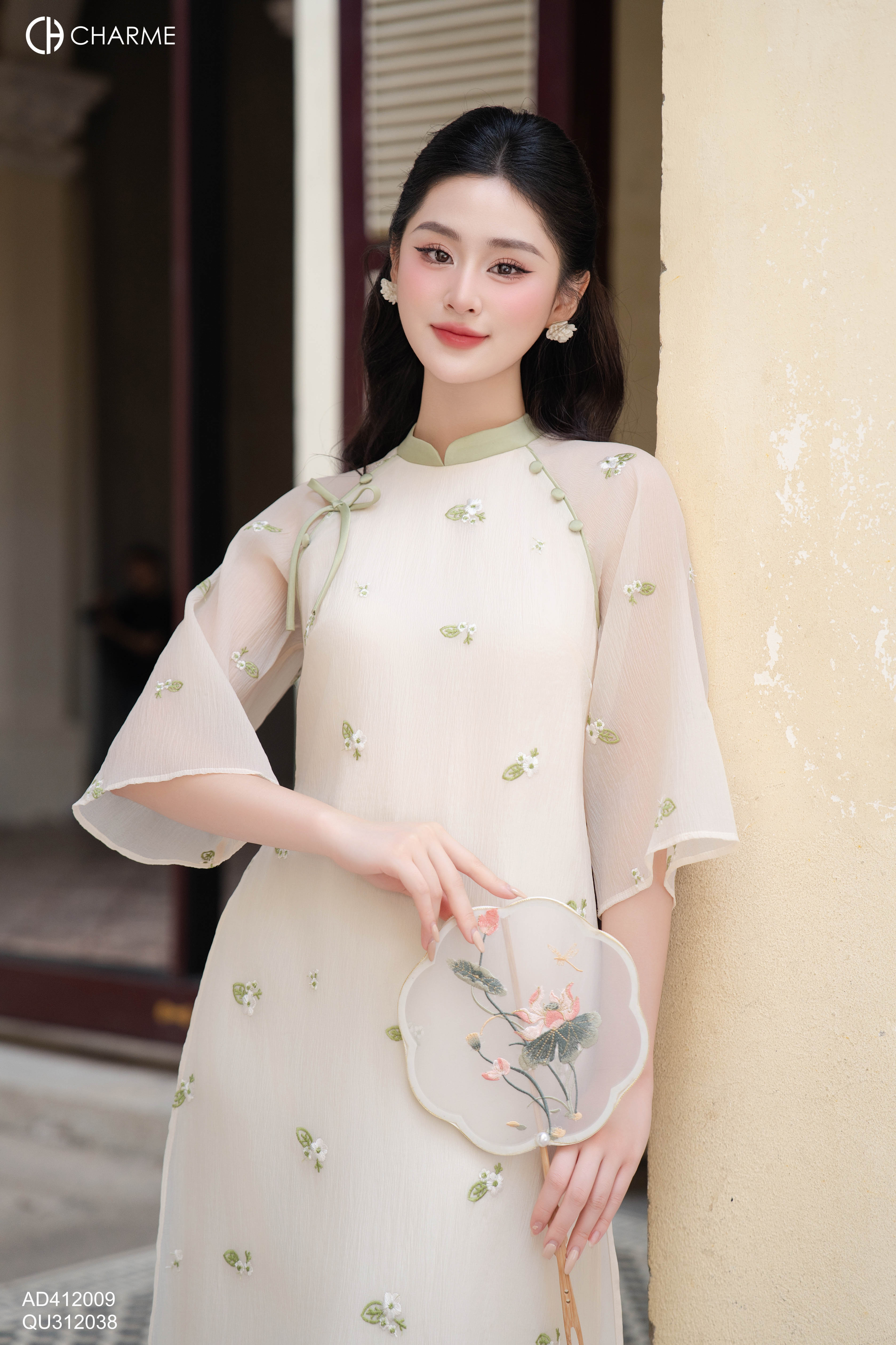 Áo dài tơ thêu hoa tay lỡ_thumbnail_2