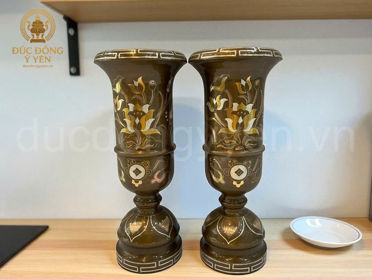 Ống hương đúc đồng đỏ khảm tam khí 