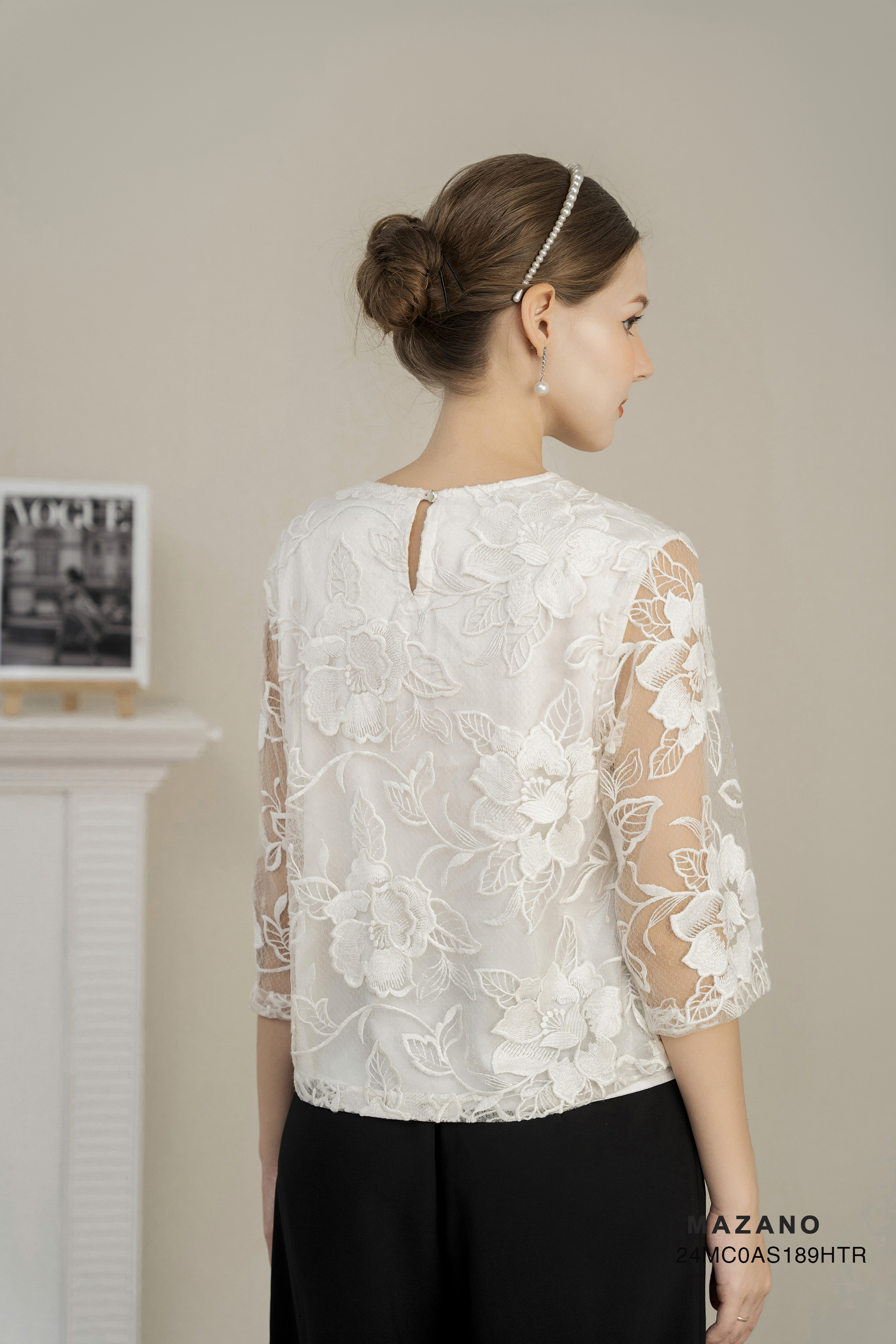 Áp top suông ngắn Vải ren Họa tiết hoa cách điệu Cổ tròn vừa Dài dưới eo