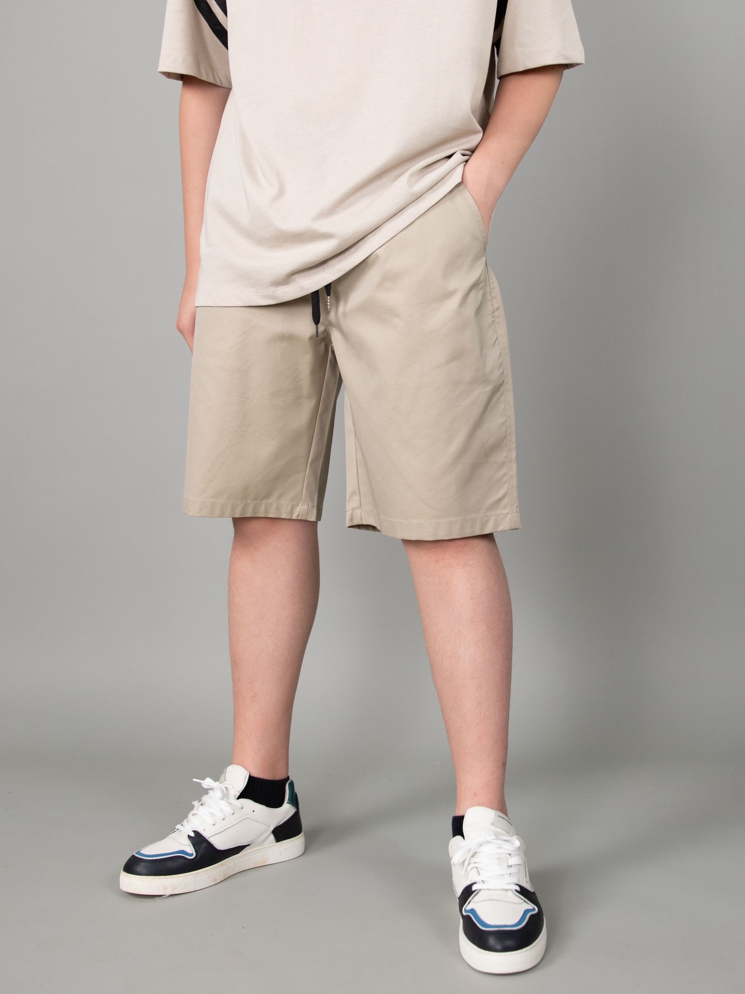 Quần short kaki màu be túi chéo