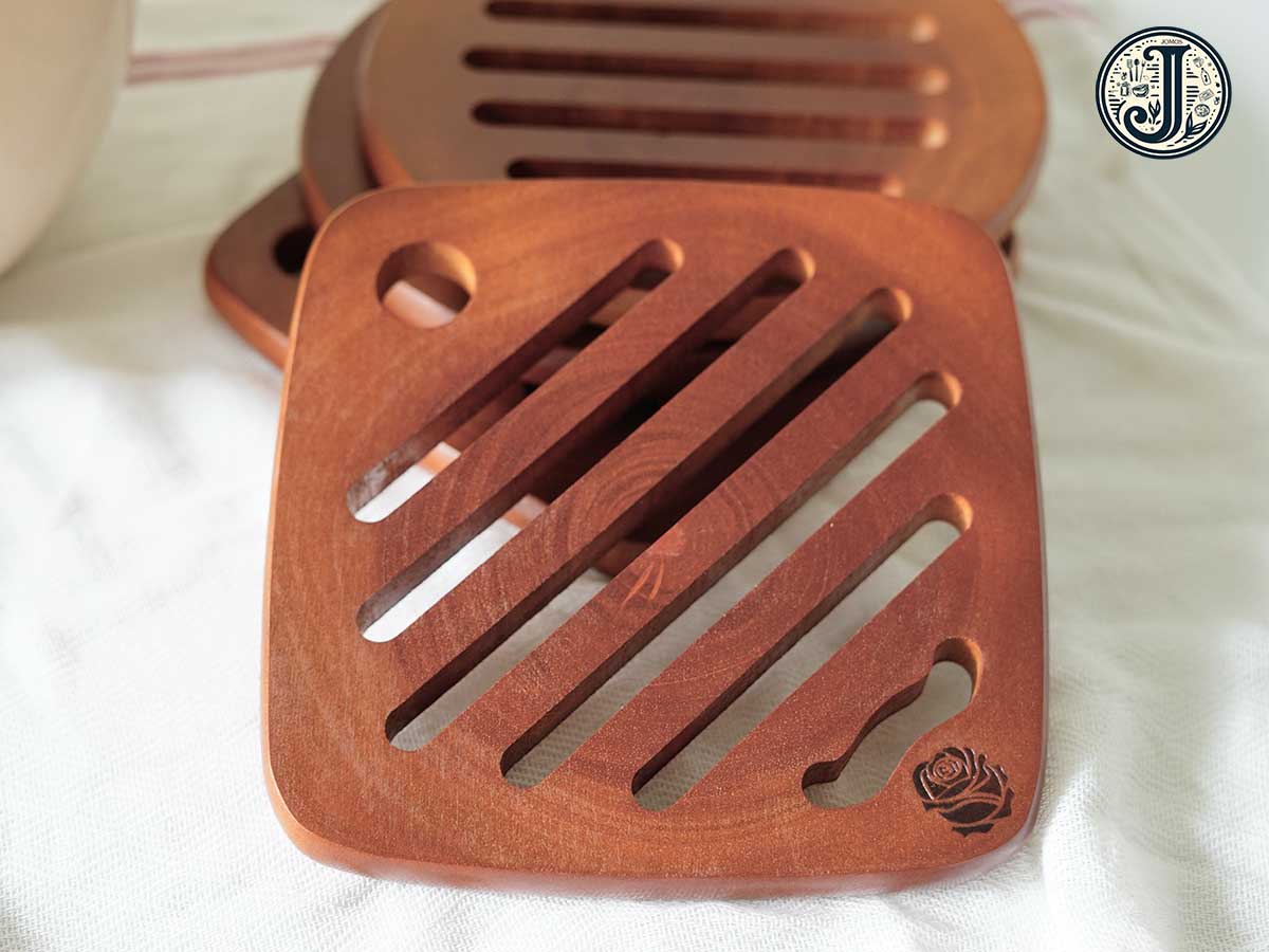 Rế gỗ lót nồi vuông18cm gỗ xà cừ J000290_thumbnail_1