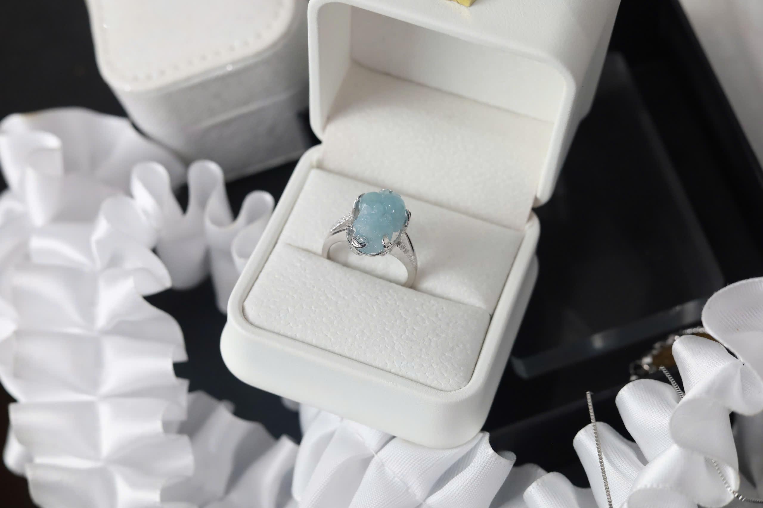 Nhẫn tì hưu aqua bọc bạc xi bạch kim