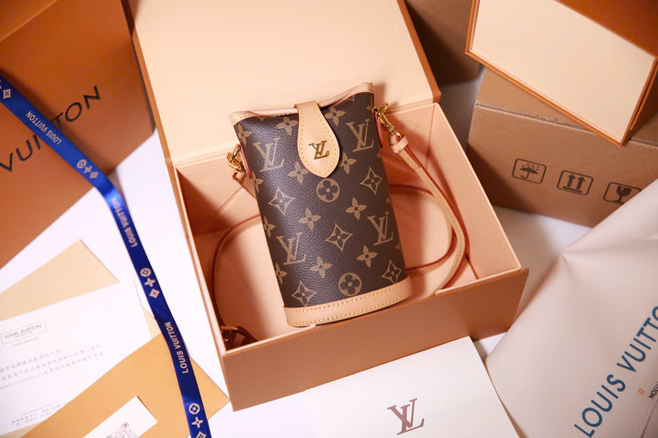 LV FOLD ME POUCH SP_thumbnail_4