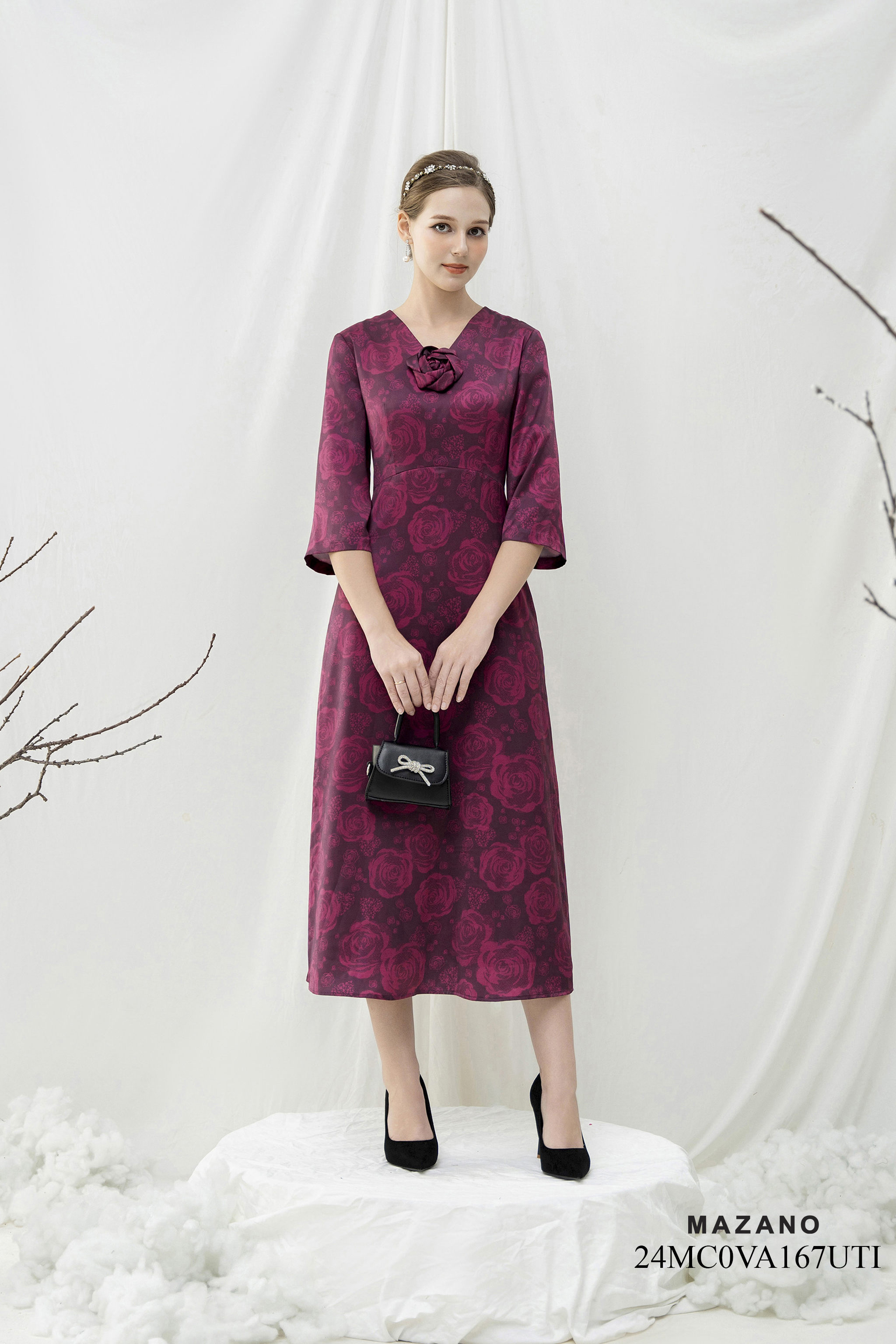 Váy Đầm Ôm Vải lụa dày Hoạ tiết hoa hồng cách điệu Đính hoa thủ công Cổ V Tay lỡ Dài qua bắp chân_thumbnail_2