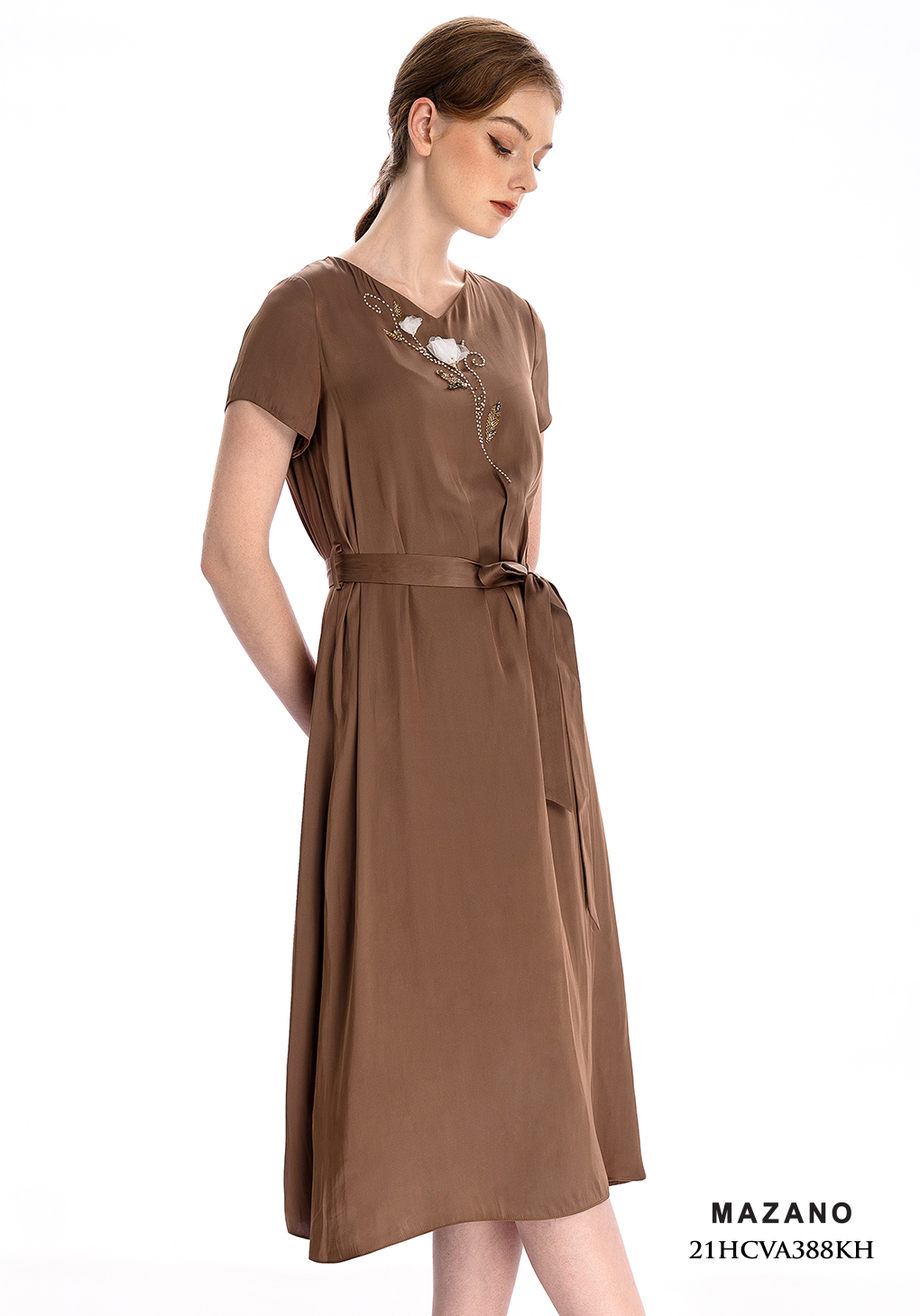 Đầm lụa suông nâu thắt đai đính hoa trang trí_thumbnail_2